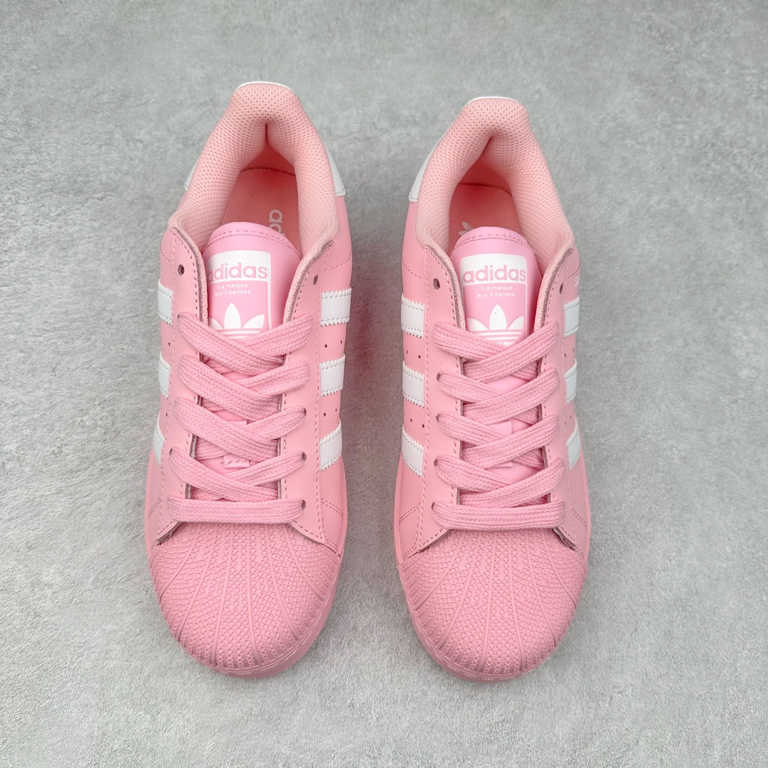 图片[2]-＃特价福利 AD Originals Superstar 经典复古贝壳头厚底板鞋 ID5733 诞生于1969年 是第一双将全皮面鞋 身与橡胶鞋头结合在一起的低帮篮球鞋 Superstar最开始 是作为高帮篮球鞋Pro Model的低帮版本而出现的 但因为其独特和醒目的橡胶鞋头造型而让大家熟知 被大家形象地称为\\\”shelltoe\\\”贝壳头 在70年代的美国职业篮球场上 接近3/4的NBA球员都将这双Superstar作为场上用鞋 80年代之后 经过不断的改良和发展 Superstar逐渐成为横跨时装、音乐、街头文化、休闲和运动等各大领域的时尚潮鞋 尺码：35.5 36 36.5 37 38 38.5 39 40 40.5 41 42 42.5 43 44 44.5 45-选品中心