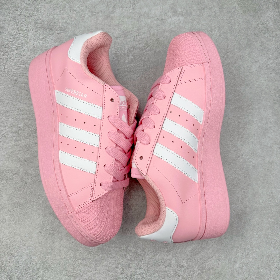 图片[3]-＃特价福利 AD Originals Superstar 经典复古贝壳头厚底板鞋 ID5733 诞生于1969年 是第一双将全皮面鞋 身与橡胶鞋头结合在一起的低帮篮球鞋 Superstar最开始 是作为高帮篮球鞋Pro Model的低帮版本而出现的 但因为其独特和醒目的橡胶鞋头造型而让大家熟知 被大家形象地称为\\\”shelltoe\\\”贝壳头 在70年代的美国职业篮球场上 接近3/4的NBA球员都将这双Superstar作为场上用鞋 80年代之后 经过不断的改良和发展 Superstar逐渐成为横跨时装、音乐、街头文化、休闲和运动等各大领域的时尚潮鞋 尺码：35.5 36 36.5 37 38 38.5 39 40 40.5 41 42 42.5 43 44 44.5 45-选品中心