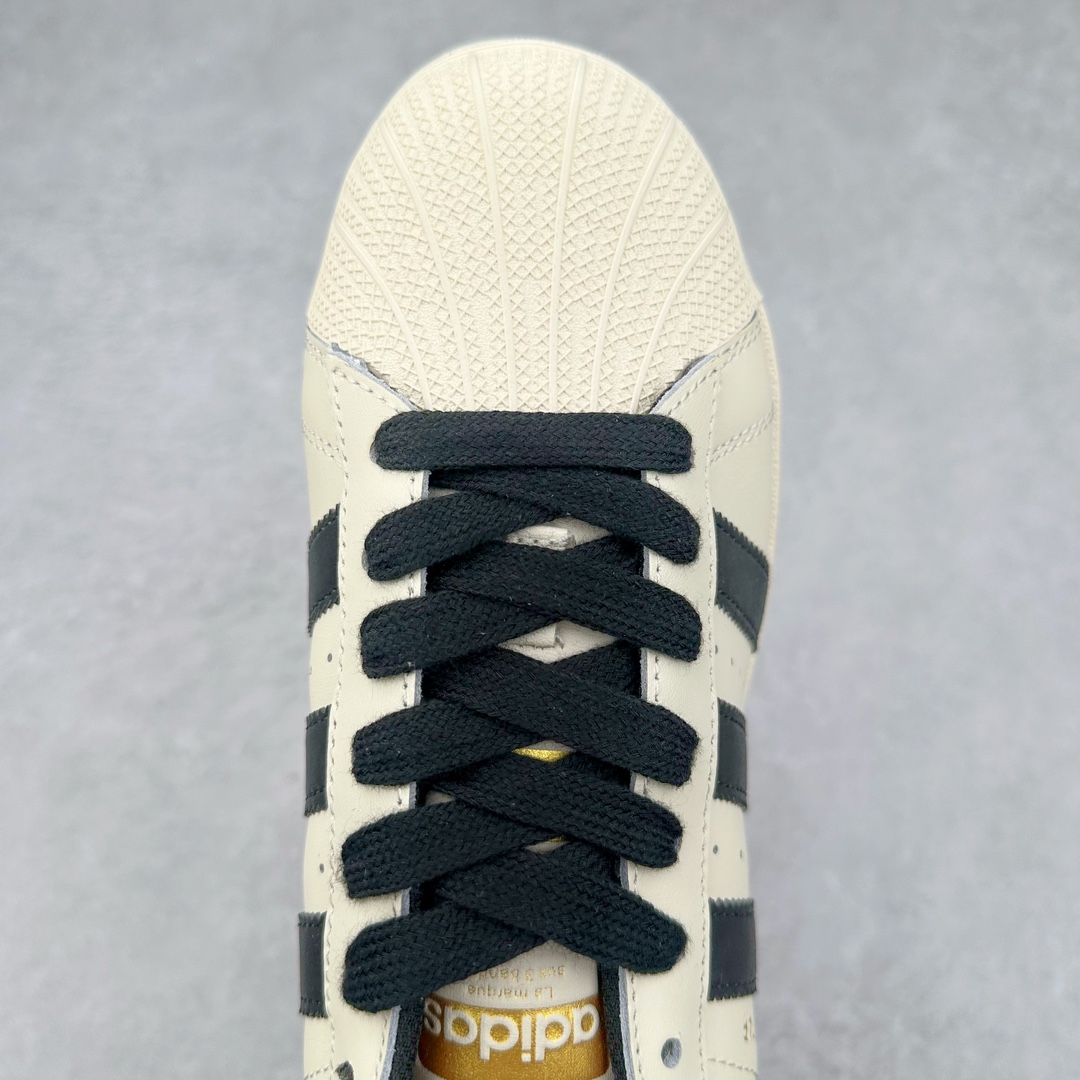 图片[4]-＃特价福利 AD Originals Superstar 经典复古贝壳头厚底板鞋 ID5698 诞生于1969年 是第一双将全皮面鞋 身与橡胶鞋头结合在一起的低帮篮球鞋 Superstar最开始 是作为高帮篮球鞋Pro Model的低帮版本而出现的 但因为其独特和醒目的橡胶鞋头造型而让大家熟知 被大家形象地称为\\\”shelltoe\\\”贝壳头 在70年代的美国职业篮球场上 接近3/4的NBA球员都将这双Superstar作为场上用鞋 80年代之后 经过不断的改良和发展 Superstar逐渐成为横跨时装、音乐、街头文化、休闲和运动等各大领域的时尚潮鞋 尺码：35.5 36 36.5 37 38 38.5 39 40 40.5 41 42 42.5 43 44 44.5 45-选品中心