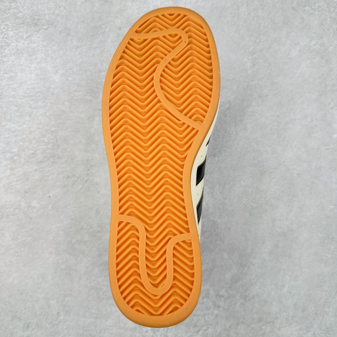 图片[9]-＃特价福利 AD Originals Superstar 经典复古贝壳头厚底板鞋 ID5698 诞生于1969年 是第一双将全皮面鞋 身与橡胶鞋头结合在一起的低帮篮球鞋 Superstar最开始 是作为高帮篮球鞋Pro Model的低帮版本而出现的 但因为其独特和醒目的橡胶鞋头造型而让大家熟知 被大家形象地称为\\\”shelltoe\\\”贝壳头 在70年代的美国职业篮球场上 接近3/4的NBA球员都将这双Superstar作为场上用鞋 80年代之后 经过不断的改良和发展 Superstar逐渐成为横跨时装、音乐、街头文化、休闲和运动等各大领域的时尚潮鞋 尺码：35.5 36 36.5 37 38 38.5 39 40 40.5 41 42 42.5 43 44 44.5 45-选品中心