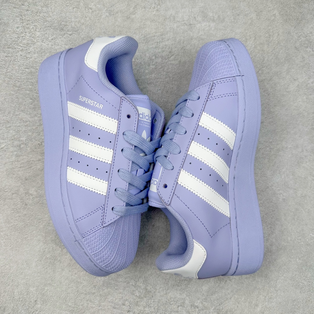 图片[3]-＃特价福利 AD Originals Superstar 经典复古贝壳头厚底板鞋 ID5735 诞生于1969年 是第一双将全皮面鞋 身与橡胶鞋头结合在一起的低帮篮球鞋 Superstar最开始 是作为高帮篮球鞋Pro Model的低帮版本而出现的 但因为其独特和醒目的橡胶鞋头造型而让大家熟知 被大家形象地称为\\\”shelltoe\\\”贝壳头 在70年代的美国职业篮球场上 接近3/4的NBA球员都将这双Superstar作为场上用鞋 80年代之后 经过不断的改良和发展 Superstar逐渐成为横跨时装、音乐、街头文化、休闲和运动等各大领域的时尚潮鞋 尺码：35.5 36 36.5 37 38 38.5 39 40 40.5 41 42 42.5 43 44 44.5 45-选品中心