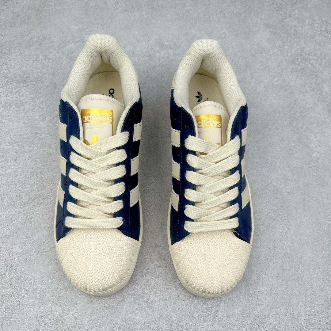 图片[2]-＃特价福利 AD Originals Superstar 经典复古贝壳头厚底板鞋 诞生于1969年 是第一双将全皮面鞋 身与橡胶鞋头结合在一起的低帮篮球鞋 Superstar最开始 是作为高帮篮球鞋Pro Model的低帮版本而出现的 但因为其独特和醒目的橡胶鞋头造型而让大家熟知 被大家形象地称为\\\”shelltoe\\\”贝壳头 在70年代的美国职业篮球场上 接近3/4的NBA球员都将这双Superstar作为场上用鞋 80年代之后 经过不断的改良和发展 Superstar逐渐成为横跨时装、音乐、街头文化、休闲和运动等各大领域的时尚潮鞋 尺码：35.5 36 36.5 37 38 38.5 39 40 40.5 41 42 42.5 43 44 44.5 45-选品中心