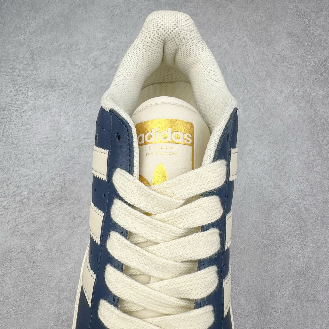 图片[5]-＃特价福利 AD Originals Superstar 经典复古贝壳头厚底板鞋 诞生于1969年 是第一双将全皮面鞋 身与橡胶鞋头结合在一起的低帮篮球鞋 Superstar最开始 是作为高帮篮球鞋Pro Model的低帮版本而出现的 但因为其独特和醒目的橡胶鞋头造型而让大家熟知 被大家形象地称为\\\”shelltoe\\\”贝壳头 在70年代的美国职业篮球场上 接近3/4的NBA球员都将这双Superstar作为场上用鞋 80年代之后 经过不断的改良和发展 Superstar逐渐成为横跨时装、音乐、街头文化、休闲和运动等各大领域的时尚潮鞋 尺码：35.5 36 36.5 37 38 38.5 39 40 40.5 41 42 42.5 43 44 44.5 45-选品中心