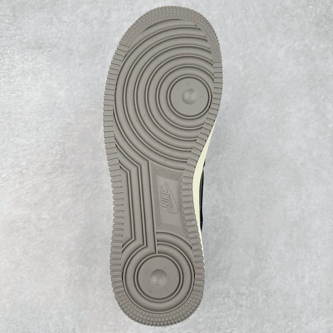 图片[9]-NK Air Force 1´07 Low 空军一号低帮百搭休闲运动板鞋 FZ5225-001 柔软、弹性十足的缓震性能和出色的中底设计 横跨复古与现代的外型结合 造就出风靡全球 三十多年的Force 1 直到今天还深受青睐 尺码：36 36.5 37.5 38 38.5 39 40 40.5 41 42 42.5 43 44 44.5 45-选品中心