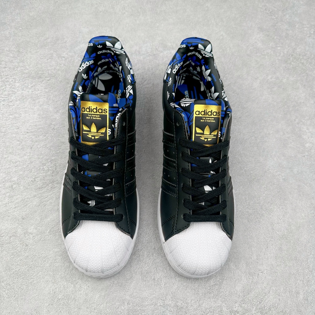 图片[2]-AD Originals Superstar 经典复古贝壳头板鞋 HO0185 诞生于1969年 是第一双将全皮面鞋 身与橡胶鞋头结合在一起的低帮篮球鞋 Superstar最开始 是作为高帮篮球鞋Pro Model的低帮版本而出现的 但因为其独特和醒目的橡胶鞋头造型而让大家熟知 被大家形象地称为\\\”shelltoe\\\”贝壳头 在70年代的美国职业篮球场上 接近3/4的NBA球员都将这双Superstar作为场上用鞋 80年代之后 经过不断的改良和发展 Superstar逐渐成为横跨时装、音乐、街头文化、休闲和运动等各大领域的时尚潮鞋 尺码：36 36.5 37 38 38.5 39 40 40.5 41 42 42.5 43 44 44.5 45-选品中心