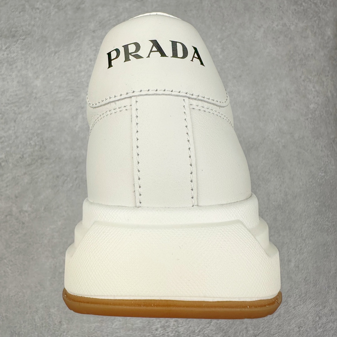 图片[8]-PRADA普拉达 厚底徽标系带运动休闲男鞋系列 广东大厂品质 专柜同步 大气个性更潮更抢眼更追求档次，它将颠覆旧念，与您共度时尚潮人必备! 面料采用原版进口小牛皮 牛皮内里垫脚 橡胶发泡大底 轻便防滑耐磨 脚感舒适 款式耐看做工精细 配以简洁利落的鞋楦 彰显男人的果敢和硬朗 尺码：38-44（皮鞋码）-选品中心