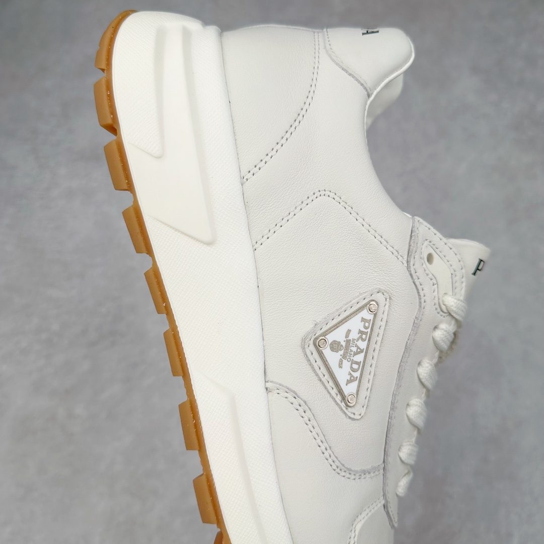 图片[6]-PRADA普拉达 厚底徽标系带运动休闲男鞋系列 广东大厂品质 专柜同步 大气个性更潮更抢眼更追求档次，它将颠覆旧念，与您共度时尚潮人必备! 面料采用原版进口小牛皮 牛皮内里垫脚 橡胶发泡大底 轻便防滑耐磨 脚感舒适 款式耐看做工精细 配以简洁利落的鞋楦 彰显男人的果敢和硬朗 尺码：38-44（皮鞋码）-选品中心