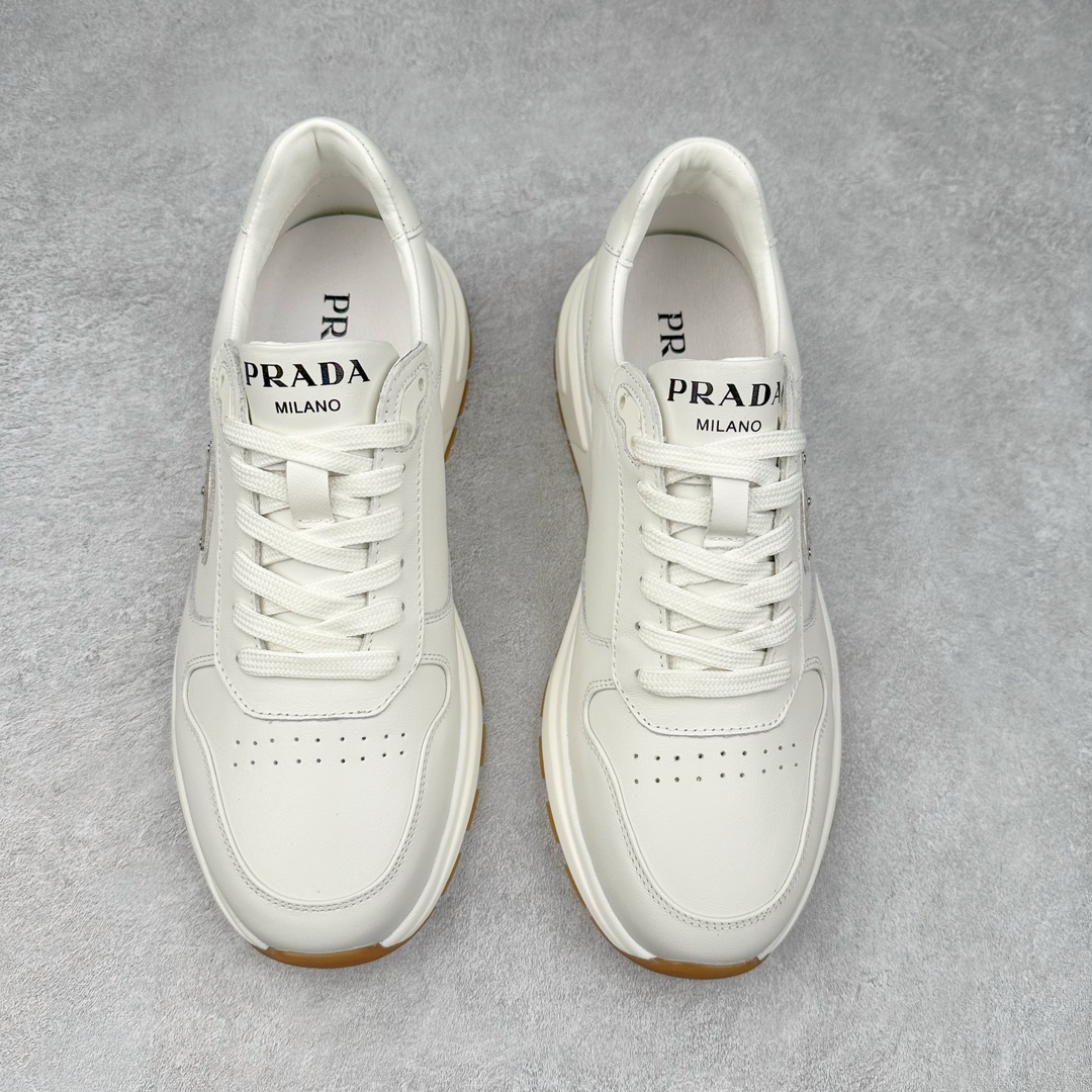 图片[2]-PRADA普拉达 厚底徽标系带运动休闲男鞋系列 广东大厂品质 专柜同步 大气个性更潮更抢眼更追求档次，它将颠覆旧念，与您共度时尚潮人必备! 面料采用原版进口小牛皮 牛皮内里垫脚 橡胶发泡大底 轻便防滑耐磨 脚感舒适 款式耐看做工精细 配以简洁利落的鞋楦 彰显男人的果敢和硬朗 尺码：38-44（皮鞋码）-选品中心