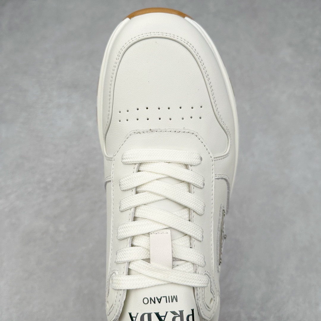 图片[4]-PRADA普拉达 厚底徽标系带运动休闲男鞋系列 广东大厂品质 专柜同步 大气个性更潮更抢眼更追求档次，它将颠覆旧念，与您共度时尚潮人必备! 面料采用原版进口小牛皮 牛皮内里垫脚 橡胶发泡大底 轻便防滑耐磨 脚感舒适 款式耐看做工精细 配以简洁利落的鞋楦 彰显男人的果敢和硬朗 尺码：38-44（皮鞋码）-选品中心