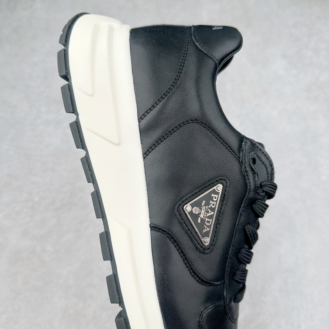 图片[6]-PRADA普拉达 厚底徽标系带运动休闲男鞋系列 广东大厂品质 专柜同步 大气个性更潮更抢眼更追求档次，它将颠覆旧念，与您共度时尚潮人必备! 面料采用原版进口小牛皮 牛皮内里垫脚 橡胶发泡大底 轻便防滑耐磨 脚感舒适 款式耐看做工精细 配以简洁利落的鞋楦 彰显男人的果敢和硬朗 尺码：38-44（皮鞋码）-选品中心