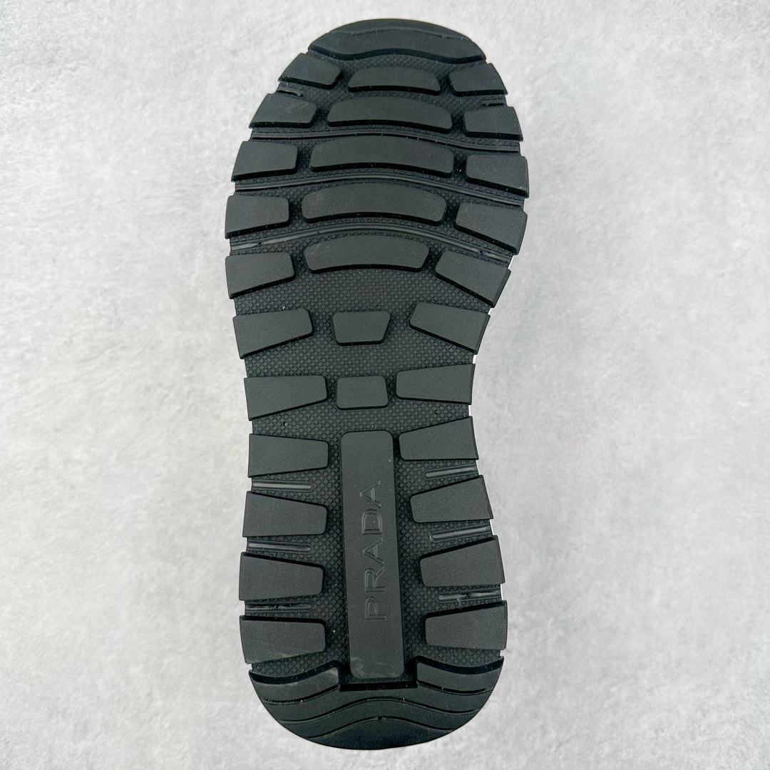 图片[9]-PRADA普拉达 厚底徽标系带运动休闲男鞋系列 广东大厂品质 专柜同步 大气个性更潮更抢眼更追求档次，它将颠覆旧念，与您共度时尚潮人必备! 面料采用原版进口小牛皮 牛皮内里垫脚 橡胶发泡大底 轻便防滑耐磨 脚感舒适 款式耐看做工精细 配以简洁利落的鞋楦 彰显男人的果敢和硬朗 尺码：38-44（皮鞋码）-选品中心