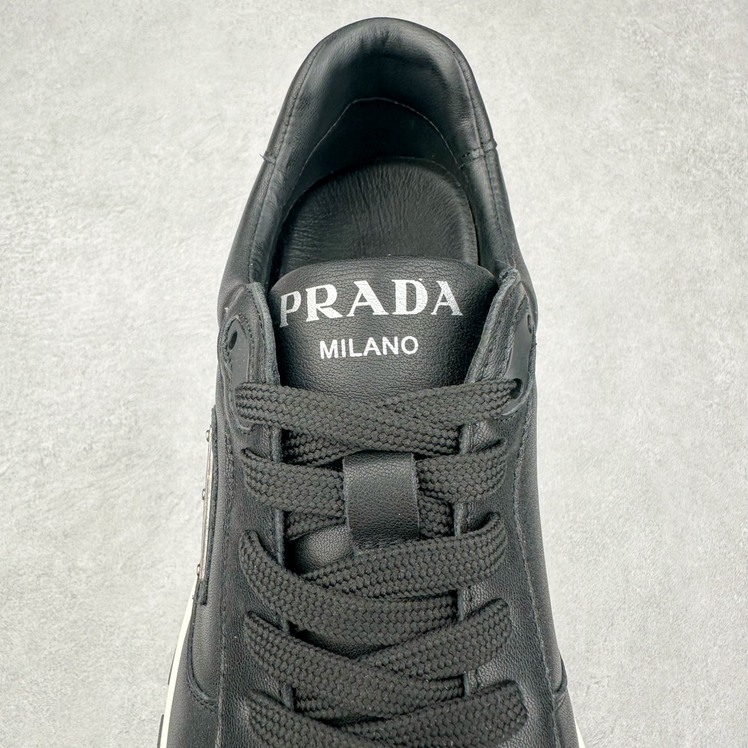 图片[5]-PRADA普拉达 厚底徽标系带运动休闲男鞋系列 广东大厂品质 专柜同步 大气个性更潮更抢眼更追求档次，它将颠覆旧念，与您共度时尚潮人必备! 面料采用原版进口小牛皮 牛皮内里垫脚 橡胶发泡大底 轻便防滑耐磨 脚感舒适 款式耐看做工精细 配以简洁利落的鞋楦 彰显男人的果敢和硬朗 尺码：38-44（皮鞋码）-选品中心