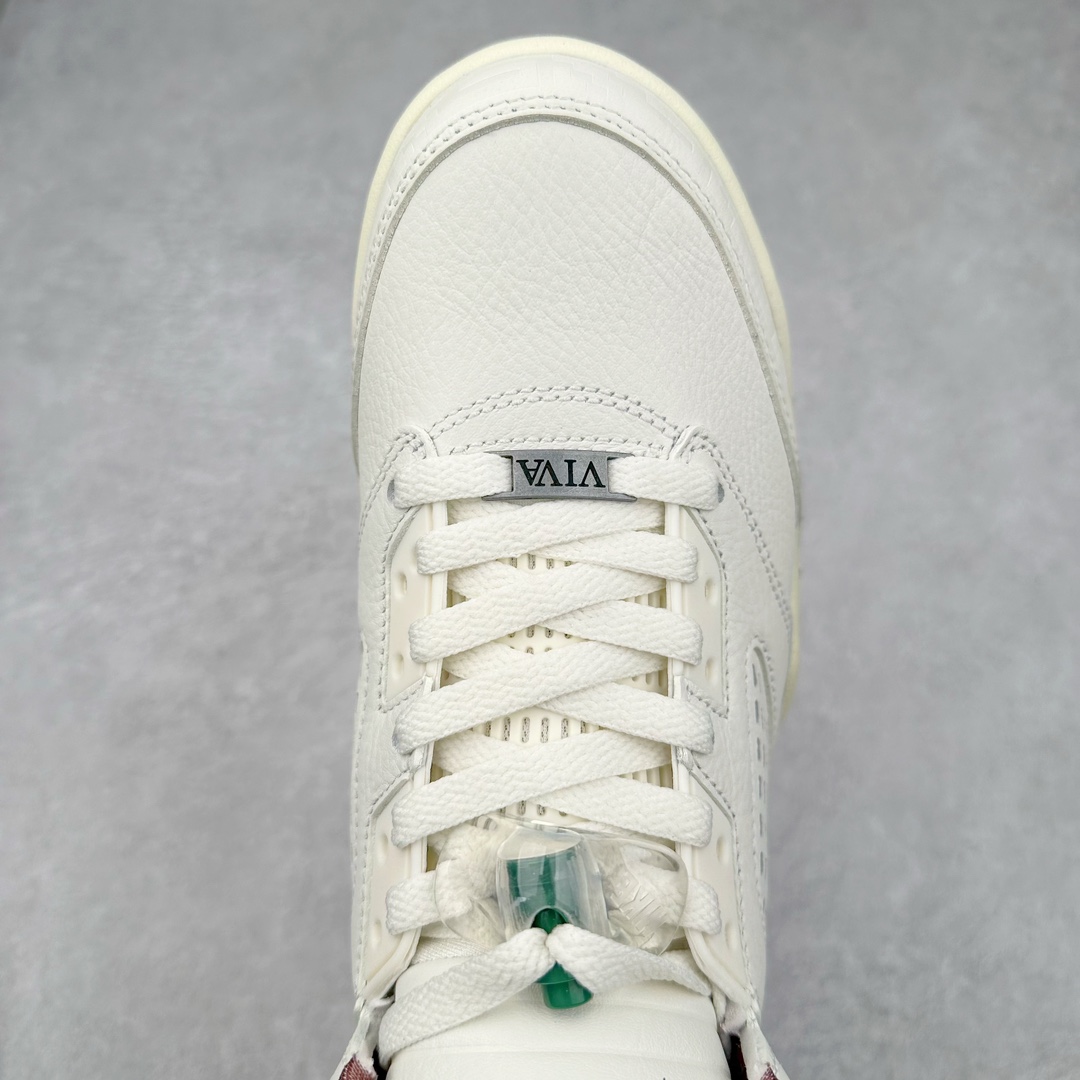 图片[4]-＃OG纯原 Air Jordan AJ5 “El Grito”白绿 HF8833-100 Jordan Brand 将推出 Air Jordan 5 “ El Grito ” ，以此庆祝墨西哥丰富的文化。此次发布旨在颂扬墨西哥的文化和传统。这款鞋的设计灵感源自 1810 年 9 月 16 日神父米格尔 · 伊达尔戈 （Miguel Hidalgo）的历史性号召行动 “ El Grito de Dolores ” ，以此纪念墨西哥为自由而战的历程，并通过神秘主义、文化和传统来表达对墨西哥多样性的自豪。这次发布将推出两种配色，其中一双采用 Sail , Coconut Milk , Pink Green 和 Dark Pony 配色方案。 另一款则采用了 Diffused Taupe ， Dark Pony , Sail 和 Apple Green 配色方案。这两双 Air Jordan 5 均展示了独特的设计元素， 以向 “ El Grito ” 表达致敬。其中一个值得提起的细节是，鞋面采用了激光切割皮革，灵感源自墨西哥装饰性建筑。Jordan Brand 通过此次具有深远象征意义的发布，向墨西哥人民坚韧不拔的意志和昂扬向上的精神风貌表达敬意。这款 Air Jordan 5 “ El Grito ” 承载着对墨西哥文化的深刻理解与尊重。Jordan Brand 以这样的方式，让鞋友们共同感受墨西哥文化的独特魅力与深厚底蕴。 尺码：40 40.5 41 42 42.5 43 44 44.5 45 46 47.5 48.5-选品中心