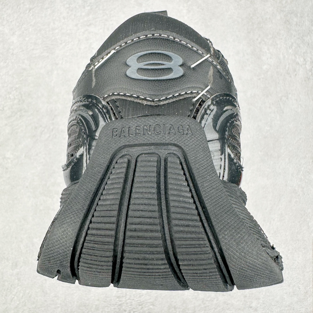 图片[8]-BALENCIAGA Stapler Sneakers 巴黎世家订书机鞋网布系带低帮走秀复古老爹鞋 展现品牌对于新潮事物的热情 这款鞋子拥有巨大尺寸和醒目设计 符合当下”老爹鞋”的趋势 鞋子采用银灰配色 营造出低调而不失华丽的效果 10XL的尺码使它成为市场中最显眼的存在 适合追求个性化的人群 Balenciaga始终站在时尚前沿 此次发布的产品再次体现了他们的创新能力 偏大一码 尺码：35 36 37 38 39 40 41 42 43 44 45 46-选品中心