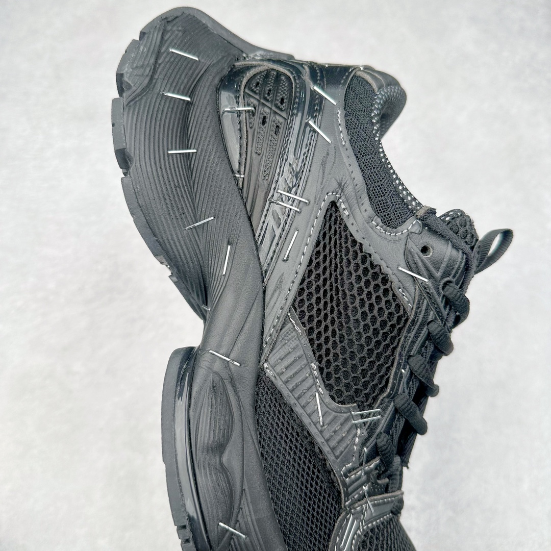 图片[6]-BALENCIAGA Stapler Sneakers 巴黎世家订书机鞋网布系带低帮走秀复古老爹鞋 展现品牌对于新潮事物的热情 这款鞋子拥有巨大尺寸和醒目设计 符合当下”老爹鞋”的趋势 鞋子采用银灰配色 营造出低调而不失华丽的效果 10XL的尺码使它成为市场中最显眼的存在 适合追求个性化的人群 Balenciaga始终站在时尚前沿 此次发布的产品再次体现了他们的创新能力 偏大一码 尺码：35 36 37 38 39 40 41 42 43 44 45 46-选品中心