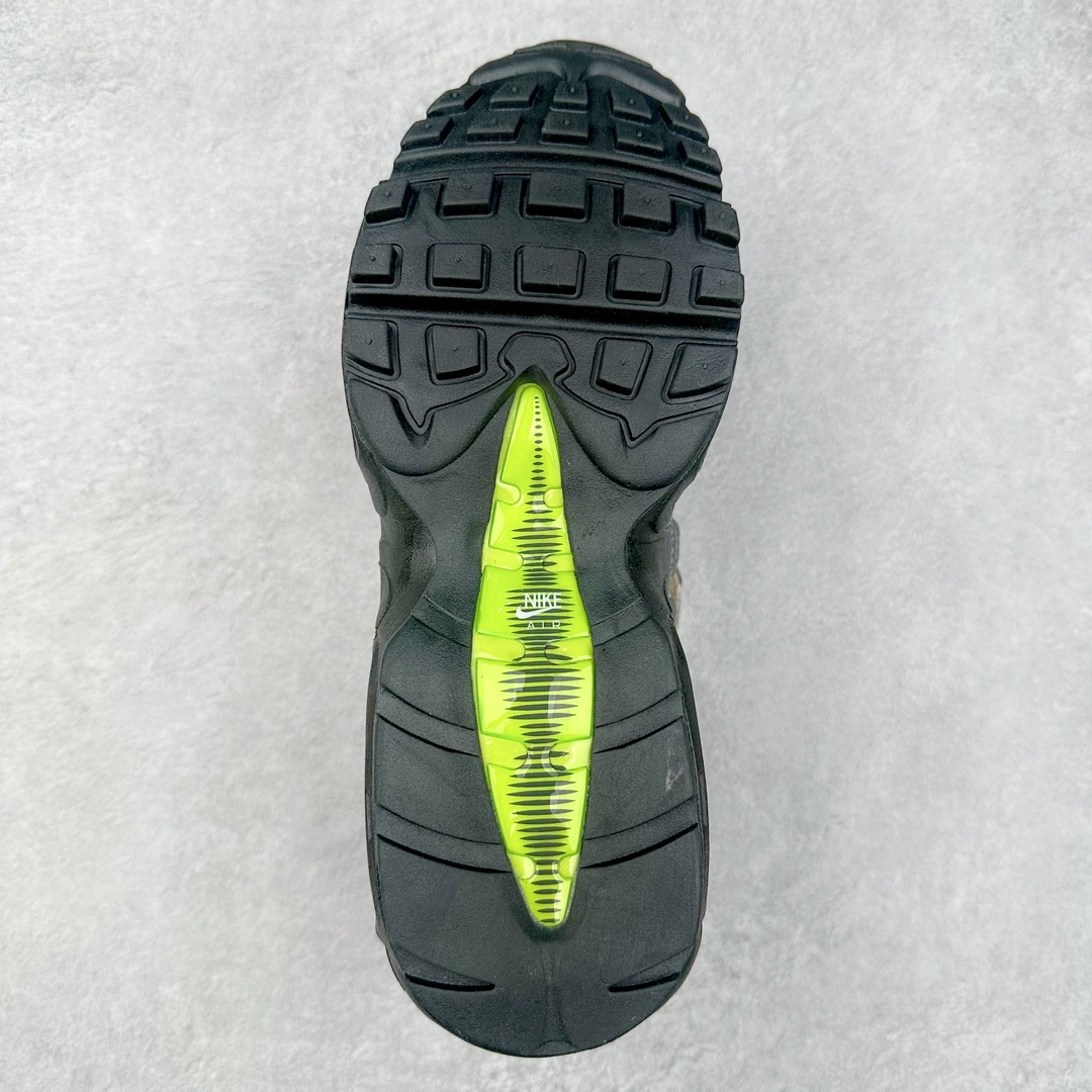 图片[9]-＃MX版 NK Air Max 95 复古减震气垫跑鞋 DZ4496-001 经典重温 外单专供大厂出品 品质稳定 一百余色 终端操作 鞋款设计灵感源于人体构造 中底设计基于人体的脊柱构造 是整体设计的核心 尼龙孔眼代表了肋骨 而分层式面板和网眼象征着肌肉纤维和肉体组织 Air Max 95采用了两个独立的吹塑成型的Air-Sole单元 并首次在前掌使用可视化气垫设计 Swoosh logo夜当作一个 点符号放在了鞋子的后帮位置 20年的发展让 AIR MAX 95有了不同的故事 20年后再度面向世人的时候 焕然一新的面貌 让人有了另外一种清新脱俗的感觉 尺码：39 40 40.5 41 42 42.5 43 44 44.5 45 46 47.5 48-选品中心
