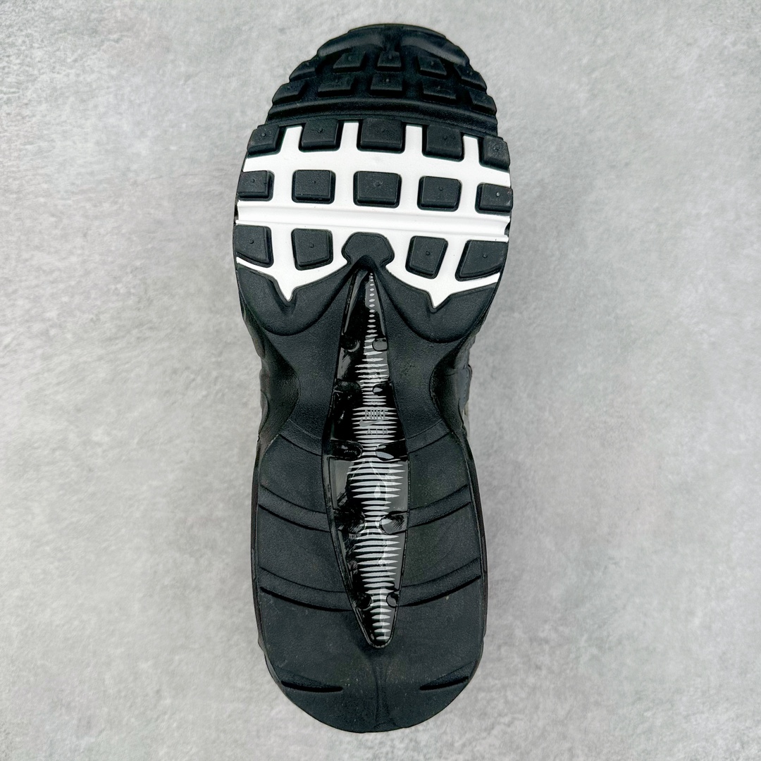 图片[9]-＃MX版 NK Air Max 95 复古减震气垫跑鞋 CT1805-001 经典重温 外单专供大厂出品 品质稳定 一百余色 终端操作 鞋款设计灵感源于人体构造 中底设计基于人体的脊柱构造 是整体设计的核心 尼龙孔眼代表了肋骨 而分层式面板和网眼象征着肌肉纤维和肉体组织 Air Max 95采用了两个独立的吹塑成型的Air-Sole单元 并首次在前掌使用可视化气垫设计 Swoosh logo夜当作一个 点符号放在了鞋子的后帮位置 20年的发展让 AIR MAX 95有了不同的故事 20年后再度面向世人的时候 焕然一新的面貌 让人有了另外一种清新脱俗的感觉 尺码：39 40 40.5 41 42 42.5 43 44 44.5 45 46 47.5 48-选品中心