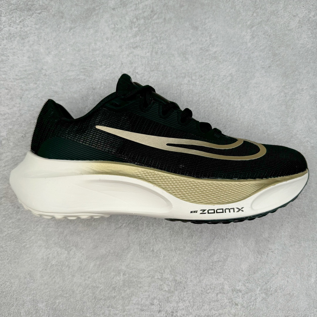 ＃特价福利 NK Zoom Fly 5 飞行5代马拉松系列低帮透气休闲运动慢跑鞋 NK旗下跑鞋阵容持续迎来新成员 今回正式登场的鞋型为 Zoom Fly 5 全鞋大量采用回收材料制成 鞋面搭载创新 Flyknit 技术打造的编织网眼 同时考量了舒适、性能与可持续性 采用大型 ZoomX 中底与 Swoosh 徽标注入等变化 鞋侧还有「Push Limits + Break Barriers」字样叙述 尺码：36 36.5 37.5 38 38.5 39 40 40.5 41 42 42.5 43 44 44.5 45-选品中心