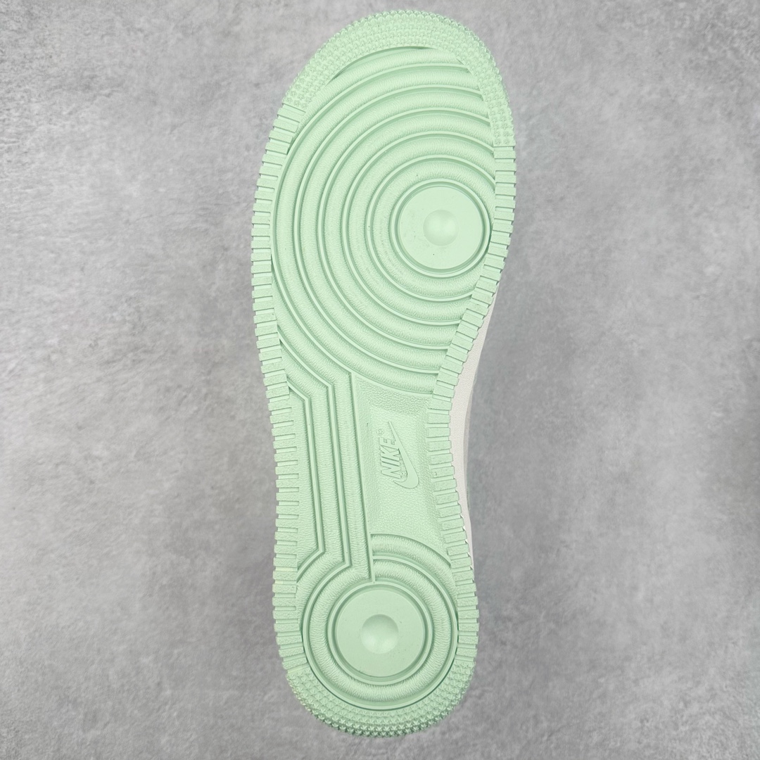 图片[9]-NK Air Force 1´07 Low 空军一号低帮百搭休闲运动板鞋 HQ1497-099 柔软、弹性十足的缓震性能和出色的中底设计 横跨复古与现代的外型结合 造就出风靡全球 三十多年的Force 1 直到今天还深受青睐 尺码：36 36.5 37.5 38 38.5 39 40 40.5 41 42 42.5 43 44 44.5 45-选品中心