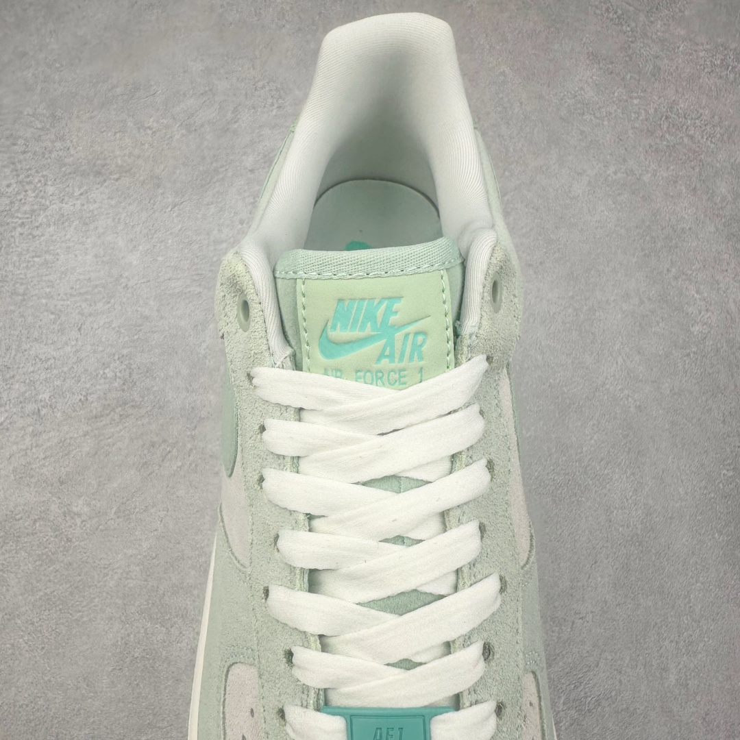 图片[5]-NK Air Force 1´07 Low 空军一号低帮百搭休闲运动板鞋 HQ1497-099 柔软、弹性十足的缓震性能和出色的中底设计 横跨复古与现代的外型结合 造就出风靡全球 三十多年的Force 1 直到今天还深受青睐 尺码：36 36.5 37.5 38 38.5 39 40 40.5 41 42 42.5 43 44 44.5 45-选品中心