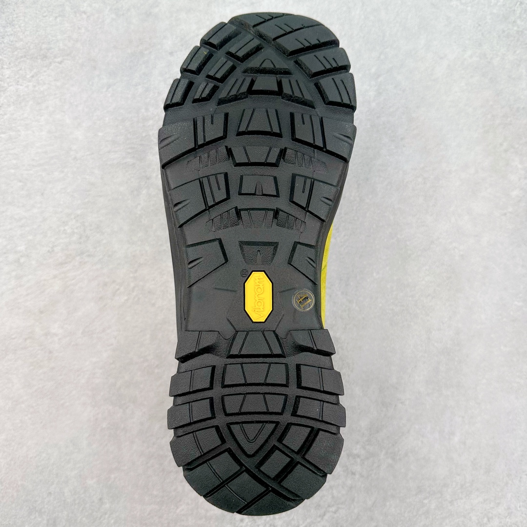 图片[9]-来自瑞典的复合式选品店 TRÈS BIEN 今番正式推出名为「TRÈS BIEN EVERYWEAR」的系列，旨在提供消费者一个适合任何场合的衣柜，其中即包括携手义大利制鞋厂牌 Diemme 合作的全新联名鞋履。 该款以 Diemme Modiva Suede Hiker 为基础，专注于时尚外观、耐用实穿性进行改造，采用绒面革鞋面搭配全皮衬里，而活泼的对比元素、撞色效果更为设计亮点，包括突出的鞋舌网眼布料、粉色橡胶鞋头、后跟加固配置等，最后搭载 Vibram® 外底完善优秀抓地力 尺码：39-45-选品中心