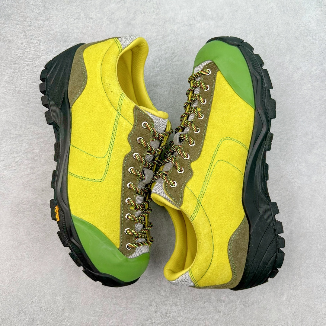 图片[3]-来自瑞典的复合式选品店 TRÈS BIEN 今番正式推出名为「TRÈS BIEN EVERYWEAR」的系列，旨在提供消费者一个适合任何场合的衣柜，其中即包括携手义大利制鞋厂牌 Diemme 合作的全新联名鞋履。 该款以 Diemme Modiva Suede Hiker 为基础，专注于时尚外观、耐用实穿性进行改造，采用绒面革鞋面搭配全皮衬里，而活泼的对比元素、撞色效果更为设计亮点，包括突出的鞋舌网眼布料、粉色橡胶鞋头、后跟加固配置等，最后搭载 Vibram® 外底完善优秀抓地力 尺码：39-45-选品中心