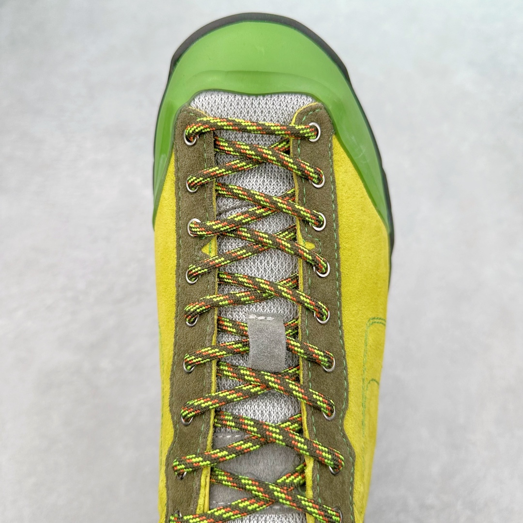 图片[4]-来自瑞典的复合式选品店 TRÈS BIEN 今番正式推出名为「TRÈS BIEN EVERYWEAR」的系列，旨在提供消费者一个适合任何场合的衣柜，其中即包括携手义大利制鞋厂牌 Diemme 合作的全新联名鞋履。 该款以 Diemme Modiva Suede Hiker 为基础，专注于时尚外观、耐用实穿性进行改造，采用绒面革鞋面搭配全皮衬里，而活泼的对比元素、撞色效果更为设计亮点，包括突出的鞋舌网眼布料、粉色橡胶鞋头、后跟加固配置等，最后搭载 Vibram® 外底完善优秀抓地力 尺码：39-45-选品中心