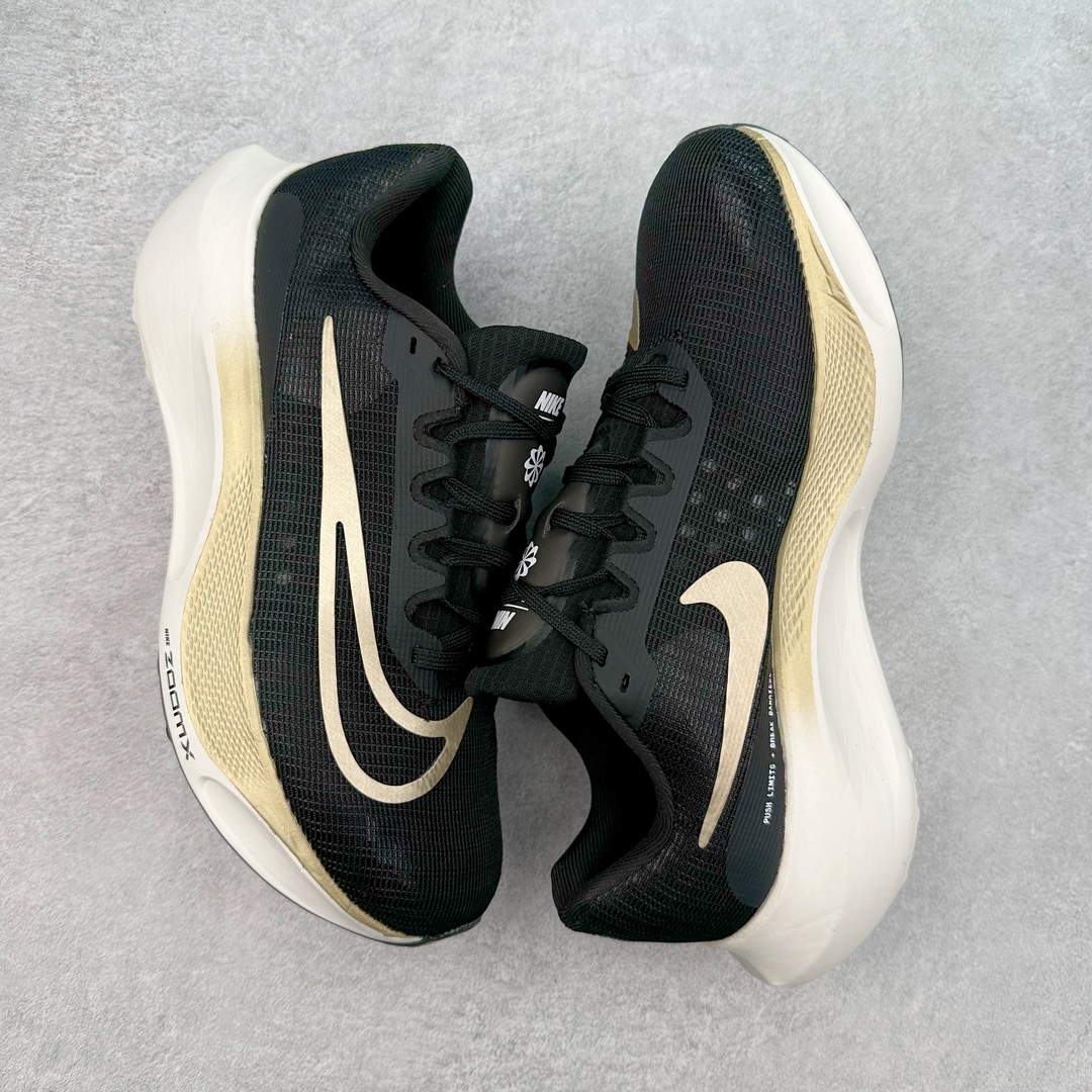 图片[3]-＃特价福利 NK Zoom Fly 5 飞行5代马拉松系列低帮透气休闲运动慢跑鞋 NK旗下跑鞋阵容持续迎来新成员 今回正式登场的鞋型为 Zoom Fly 5 全鞋大量采用回收材料制成 鞋面搭载创新 Flyknit 技术打造的编织网眼 同时考量了舒适、性能与可持续性 采用大型 ZoomX 中底与 Swoosh 徽标注入等变化 鞋侧还有「Push Limits + Break Barriers」字样叙述 尺码：36 36.5 37.5 38 38.5 39 40 40.5 41 42 42.5 43 44 44.5 45-选品中心