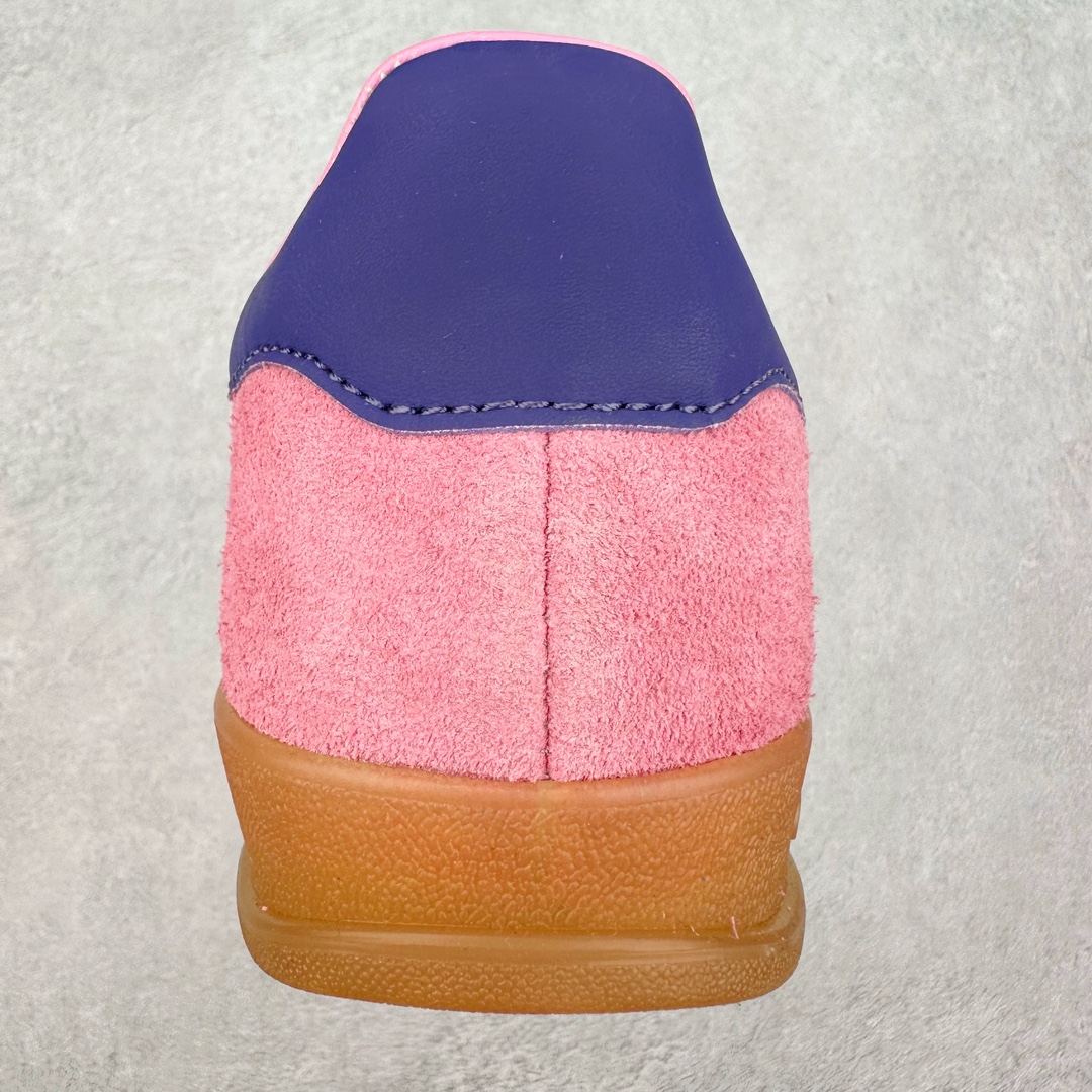 图片[8]-＃PB福利特价 AD Original Gazelle Indoor Trainers 瞪羚室内鞋系列低帮复古百搭休闲运动德训风板鞋 IE7002 高端零售特供批次 原厂定制长毛翻毛皮组合环保纤维革鞋面材质 内置环保海玻璃鞋垫 外置RB橡胶大底 产品品控稳定性领先行业 原厂全套原楦原纸板冲刀磨具开发 原厂皮料加持 原厂港宝加持定型后跟R度完美 将复古进行到底 简约流畅 三十年不变经典 这款Gazelle运动鞋 无论面料、配色、质感或设计 都只在重现其1991年原款的经典 皮革鞋面 撞色三条纹和鞋跟标的设计 力求呈现90年代的经典复古风潮 Samba火热的同时 也带动了其它的复古鞋型 Gazelle便是其中一只 Gazelle Indoor拥有包边更宽的T字型鞋头 更好的保护运动员的前掌 浓浓的复古氛围感 非常适合现在流行的Cleanfit风格 尺码：36 36⅔ 37⅓ 38 38⅔ 39⅓ 40 40⅔ 41⅓ 42 42⅔ 43⅓ 44 44⅔ 45 46-选品中心