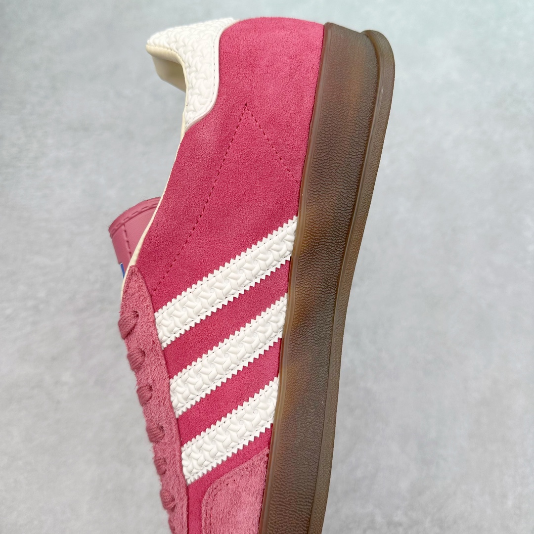 图片[7]-＃PB福利特价 AD Original Gazelle Indoor Trainers 瞪羚室内鞋系列低帮复古百搭休闲运动德训风板鞋 IF1809 高端零售特供批次 原厂定制长毛翻毛皮组合环保纤维革鞋面材质 内置环保海玻璃鞋垫 外置RB橡胶大底 产品品控稳定性领先行业 原厂全套原楦原纸板冲刀磨具开发 原厂皮料加持 原厂港宝加持定型后跟R度完美 将复古进行到底 简约流畅 三十年不变经典 这款Gazelle运动鞋 无论面料、配色、质感或设计 都只在重现其1991年原款的经典 皮革鞋面 撞色三条纹和鞋跟标的设计 力求呈现90年代的经典复古风潮 Samba火热的同时 也带动了其它的复古鞋型 Gazelle便是其中一只 Gazelle Indoor拥有包边更宽的T字型鞋头 更好的保护运动员的前掌 浓浓的复古氛围感 非常适合现在流行的Cleanfit风格 尺码：36 36⅔ 37⅓ 38 38⅔ 39⅓ 40 40⅔ 41⅓ 42 42⅔ 43⅓ 44 44⅔ 45 46-选品中心