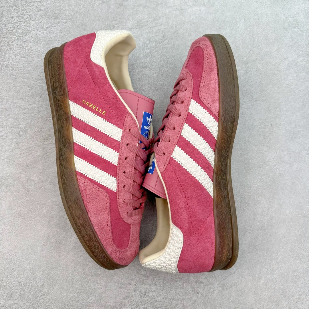 图片[3]-＃PB福利特价 AD Original Gazelle Indoor Trainers 瞪羚室内鞋系列低帮复古百搭休闲运动德训风板鞋 IF1809 高端零售特供批次 原厂定制长毛翻毛皮组合环保纤维革鞋面材质 内置环保海玻璃鞋垫 外置RB橡胶大底 产品品控稳定性领先行业 原厂全套原楦原纸板冲刀磨具开发 原厂皮料加持 原厂港宝加持定型后跟R度完美 将复古进行到底 简约流畅 三十年不变经典 这款Gazelle运动鞋 无论面料、配色、质感或设计 都只在重现其1991年原款的经典 皮革鞋面 撞色三条纹和鞋跟标的设计 力求呈现90年代的经典复古风潮 Samba火热的同时 也带动了其它的复古鞋型 Gazelle便是其中一只 Gazelle Indoor拥有包边更宽的T字型鞋头 更好的保护运动员的前掌 浓浓的复古氛围感 非常适合现在流行的Cleanfit风格 尺码：36 36⅔ 37⅓ 38 38⅔ 39⅓ 40 40⅔ 41⅓ 42 42⅔ 43⅓ 44 44⅔ 45 46-选品中心