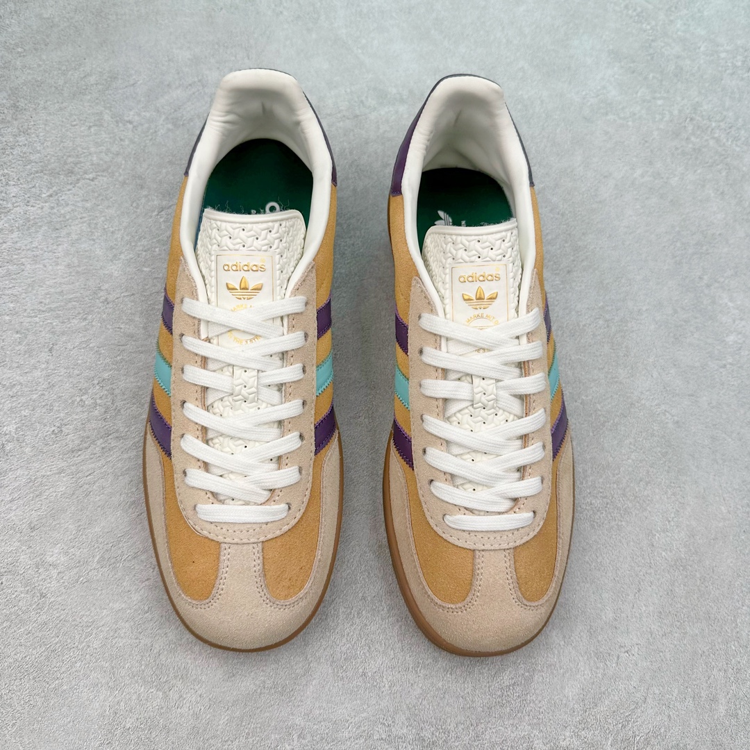 图片[2]-＃PB福利特价 AD Original Gazelle Indoor Trainers 瞪羚室内鞋系列低帮复古百搭休闲运动德训风板鞋 IG1636 高端零售特供批次 原厂定制长毛翻毛皮组合环保纤维革鞋面材质 内置环保海玻璃鞋垫 外置RB橡胶大底 产品品控稳定性领先行业 原厂全套原楦原纸板冲刀磨具开发 原厂皮料加持 原厂港宝加持定型后跟R度完美 将复古进行到底 简约流畅 三十年不变经典 这款Gazelle运动鞋 无论面料、配色、质感或设计 都只在重现其1991年原款的经典 皮革鞋面 撞色三条纹和鞋跟标的设计 力求呈现90年代的经典复古风潮 Samba火热的同时 也带动了其它的复古鞋型 Gazelle便是其中一只 Gazelle Indoor拥有包边更宽的T字型鞋头 更好的保护运动员的前掌 浓浓的复古氛围感 非常适合现在流行的Cleanfit风格 尺码：36 36⅔ 37⅓ 38 38⅔ 39⅓ 40 40⅔ 41⅓ 42 42⅔ 43⅓ 44 44⅔ 45 46-选品中心