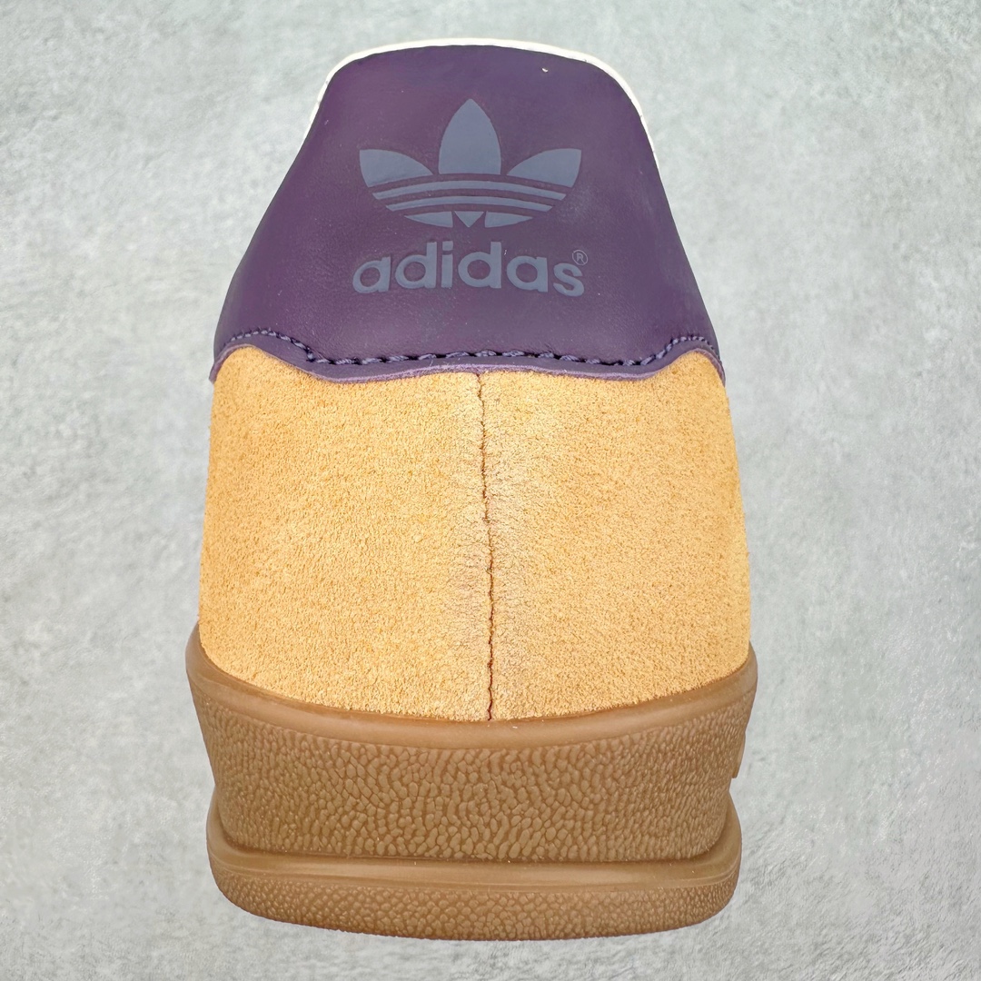 图片[8]-＃PB福利特价 AD Original Gazelle Indoor Trainers 瞪羚室内鞋系列低帮复古百搭休闲运动德训风板鞋 IG1636 高端零售特供批次 原厂定制长毛翻毛皮组合环保纤维革鞋面材质 内置环保海玻璃鞋垫 外置RB橡胶大底 产品品控稳定性领先行业 原厂全套原楦原纸板冲刀磨具开发 原厂皮料加持 原厂港宝加持定型后跟R度完美 将复古进行到底 简约流畅 三十年不变经典 这款Gazelle运动鞋 无论面料、配色、质感或设计 都只在重现其1991年原款的经典 皮革鞋面 撞色三条纹和鞋跟标的设计 力求呈现90年代的经典复古风潮 Samba火热的同时 也带动了其它的复古鞋型 Gazelle便是其中一只 Gazelle Indoor拥有包边更宽的T字型鞋头 更好的保护运动员的前掌 浓浓的复古氛围感 非常适合现在流行的Cleanfit风格 尺码：36 36⅔ 37⅓ 38 38⅔ 39⅓ 40 40⅔ 41⅓ 42 42⅔ 43⅓ 44 44⅔ 45 46-选品中心