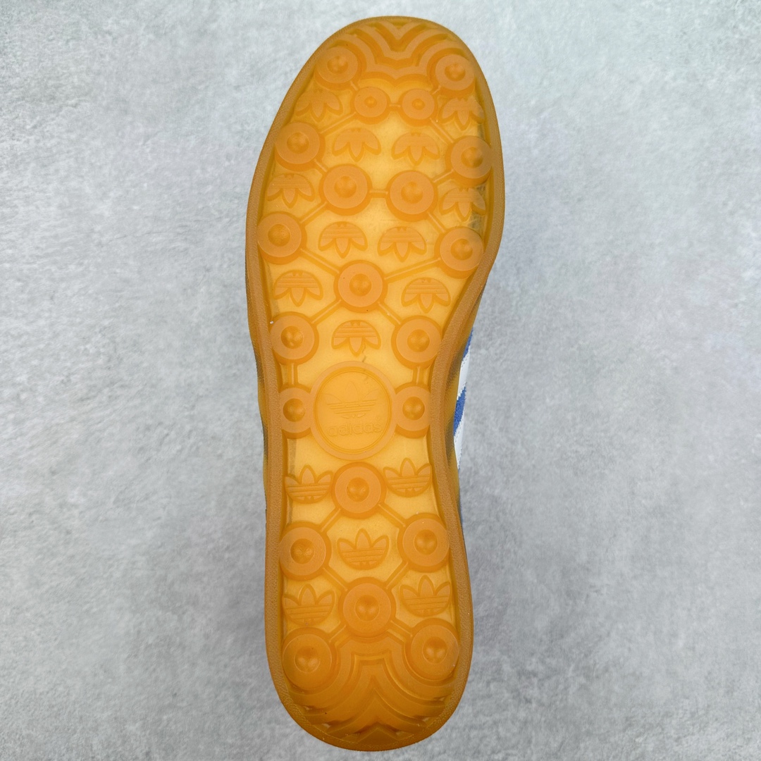 图片[9]-＃PB福利特价 AD Original Gazelle Indoor Trainers 瞪羚室内鞋系列低帮复古百搭休闲运动德训风板鞋 HQ8717 高端零售特供批次 原厂定制长毛翻毛皮组合环保纤维革鞋面材质 内置环保海玻璃鞋垫 外置RB橡胶大底 产品品控稳定性领先行业 原厂全套原楦原纸板冲刀磨具开发 原厂皮料加持 原厂港宝加持定型后跟R度完美 将复古进行到底 简约流畅 三十年不变经典 这款Gazelle运动鞋 无论面料、配色、质感或设计 都只在重现其1991年原款的经典 皮革鞋面 撞色三条纹和鞋跟标的设计 力求呈现90年代的经典复古风潮 Samba火热的同时 也带动了其它的复古鞋型 Gazelle便是其中一只 Gazelle Indoor拥有包边更宽的T字型鞋头 更好的保护运动员的前掌 浓浓的复古氛围感 非常适合现在流行的Cleanfit风格 尺码：36 36⅔ 37⅓ 38 38⅔ 39⅓ 40 40⅔ 41⅓ 42 42⅔ 43⅓ 44 44⅔ 45 46-选品中心