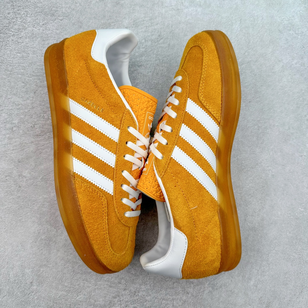 图片[3]-＃PB福利特价 AD Original Gazelle Indoor Trainers 瞪羚室内鞋系列低帮复古百搭休闲运动德训风板鞋 HQ8716 高端零售特供批次 原厂定制长毛翻毛皮组合环保纤维革鞋面材质 内置环保海玻璃鞋垫 外置RB橡胶大底 产品品控稳定性领先行业 原厂全套原楦原纸板冲刀磨具开发 原厂皮料加持 原厂港宝加持定型后跟R度完美 将复古进行到底 简约流畅 三十年不变经典 这款Gazelle运动鞋 无论面料、配色、质感或设计 都只在重现其1991年原款的经典 皮革鞋面 撞色三条纹和鞋跟标的设计 力求呈现90年代的经典复古风潮 Samba火热的同时 也带动了其它的复古鞋型 Gazelle便是其中一只 Gazelle Indoor拥有包边更宽的T字型鞋头 更好的保护运动员的前掌 浓浓的复古氛围感 非常适合现在流行的Cleanfit风格 尺码：36 36⅔ 37⅓ 38 38⅔ 39⅓ 40 40⅔ 41⅓ 42 42⅔ 43⅓ 44 44⅔ 45 46-选品中心