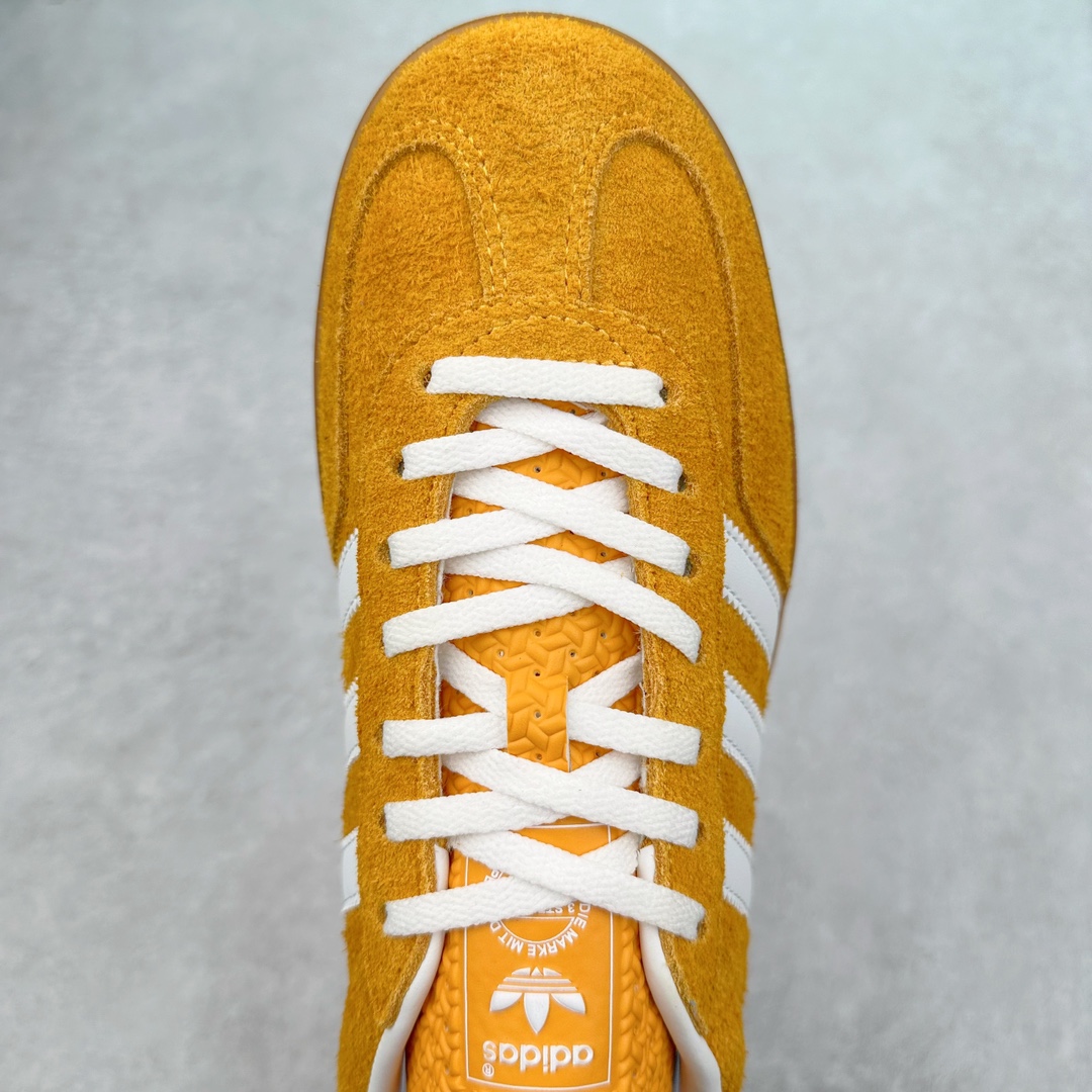 图片[4]-＃PB福利特价 AD Original Gazelle Indoor Trainers 瞪羚室内鞋系列低帮复古百搭休闲运动德训风板鞋 HQ8716 高端零售特供批次 原厂定制长毛翻毛皮组合环保纤维革鞋面材质 内置环保海玻璃鞋垫 外置RB橡胶大底 产品品控稳定性领先行业 原厂全套原楦原纸板冲刀磨具开发 原厂皮料加持 原厂港宝加持定型后跟R度完美 将复古进行到底 简约流畅 三十年不变经典 这款Gazelle运动鞋 无论面料、配色、质感或设计 都只在重现其1991年原款的经典 皮革鞋面 撞色三条纹和鞋跟标的设计 力求呈现90年代的经典复古风潮 Samba火热的同时 也带动了其它的复古鞋型 Gazelle便是其中一只 Gazelle Indoor拥有包边更宽的T字型鞋头 更好的保护运动员的前掌 浓浓的复古氛围感 非常适合现在流行的Cleanfit风格 尺码：36 36⅔ 37⅓ 38 38⅔ 39⅓ 40 40⅔ 41⅓ 42 42⅔ 43⅓ 44 44⅔ 45 46-选品中心