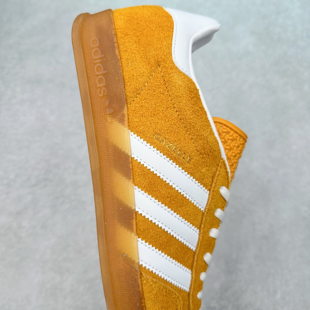 图片[6]-＃PB福利特价 AD Original Gazelle Indoor Trainers 瞪羚室内鞋系列低帮复古百搭休闲运动德训风板鞋 HQ8716 高端零售特供批次 原厂定制长毛翻毛皮组合环保纤维革鞋面材质 内置环保海玻璃鞋垫 外置RB橡胶大底 产品品控稳定性领先行业 原厂全套原楦原纸板冲刀磨具开发 原厂皮料加持 原厂港宝加持定型后跟R度完美 将复古进行到底 简约流畅 三十年不变经典 这款Gazelle运动鞋 无论面料、配色、质感或设计 都只在重现其1991年原款的经典 皮革鞋面 撞色三条纹和鞋跟标的设计 力求呈现90年代的经典复古风潮 Samba火热的同时 也带动了其它的复古鞋型 Gazelle便是其中一只 Gazelle Indoor拥有包边更宽的T字型鞋头 更好的保护运动员的前掌 浓浓的复古氛围感 非常适合现在流行的Cleanfit风格 尺码：36 36⅔ 37⅓ 38 38⅔ 39⅓ 40 40⅔ 41⅓ 42 42⅔ 43⅓ 44 44⅔ 45 46-选品中心