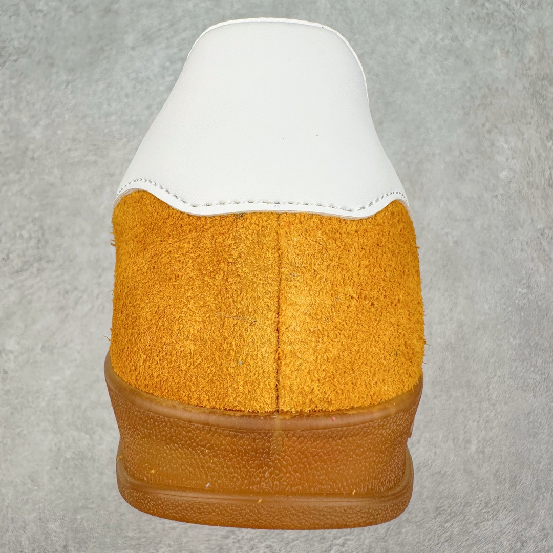 图片[8]-＃PB福利特价 AD Original Gazelle Indoor Trainers 瞪羚室内鞋系列低帮复古百搭休闲运动德训风板鞋 HQ8716 高端零售特供批次 原厂定制长毛翻毛皮组合环保纤维革鞋面材质 内置环保海玻璃鞋垫 外置RB橡胶大底 产品品控稳定性领先行业 原厂全套原楦原纸板冲刀磨具开发 原厂皮料加持 原厂港宝加持定型后跟R度完美 将复古进行到底 简约流畅 三十年不变经典 这款Gazelle运动鞋 无论面料、配色、质感或设计 都只在重现其1991年原款的经典 皮革鞋面 撞色三条纹和鞋跟标的设计 力求呈现90年代的经典复古风潮 Samba火热的同时 也带动了其它的复古鞋型 Gazelle便是其中一只 Gazelle Indoor拥有包边更宽的T字型鞋头 更好的保护运动员的前掌 浓浓的复古氛围感 非常适合现在流行的Cleanfit风格 尺码：36 36⅔ 37⅓ 38 38⅔ 39⅓ 40 40⅔ 41⅓ 42 42⅔ 43⅓ 44 44⅔ 45 46-选品中心