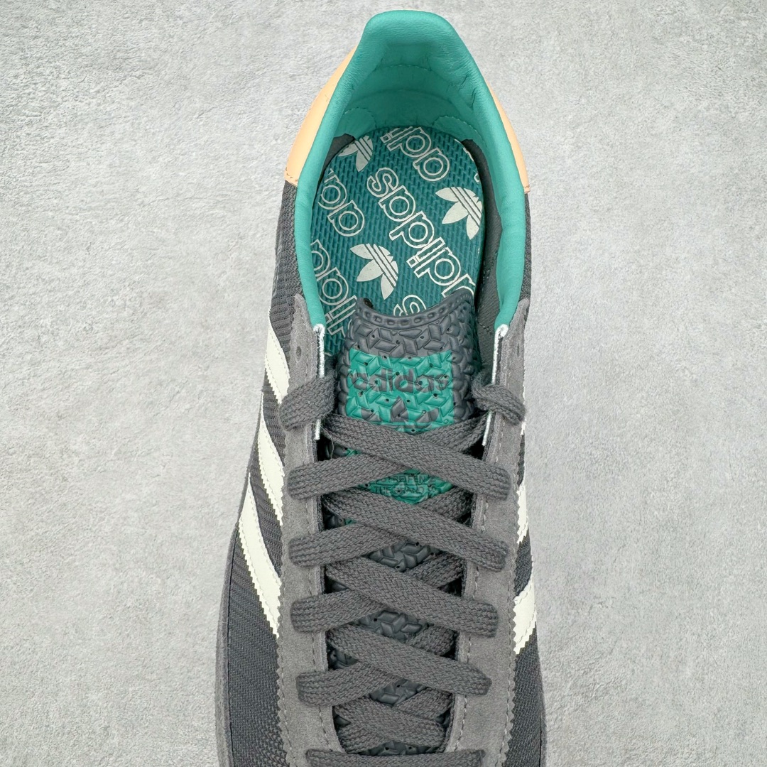 图片[5]-＃CS AD Wmns SL72 OG 系列德训足球风百搭低帮休闲运动板鞋 JI2484 采用高弹EVA+MODEL+RB三层组合底 区别市面RB一体大底 三层组合鞋底重量与原鞋一致 Originals 将有「T 头鞋」造型的诞生于 1972 年的 SL72 鞋款复刻带回 各位买鞋又有新选择了 1972 年 SL72 问世后 引领了后来阿迪达斯的跑鞋发展方向 其中「SL」代表了 Super Light 彰显了产品轻便的特性 1972 年 SL72 问世后 引领了后来阿迪达斯的跑鞋发展方向 其中「SL」代表了 Super Light 彰显了产品轻便的特性 这次 Originals 延续其轻质经典的基因 带来男女两款 SL72 男生款带来 SL72 RS 鞋型 RS 意为 Reshaped（重塑）鞋款在保留了经典的外观基础上 在尼龙材质里增加了填充物 使鞋型更加挺立和饱满 鞋头则更加圆润 鞋底的 EVA 材质则增加了鞋款的高度 女生款则带来 SL72 OG W 鞋型 OG 顾名思义则是致敬经典款式 相较于 RS（Reshaped）鞋款 鞋身更加纤细 其整体鞋身轮廓、线条、细节、材质上尊崇 70 年代 SL72 的设计 还原经典味道 尺码：36 36⅔ 37⅓ 38 38⅔ 39⅓ 40 40⅔ 41⅓ 42 42⅔ 43⅓ 44 44⅔ 45-选品中心