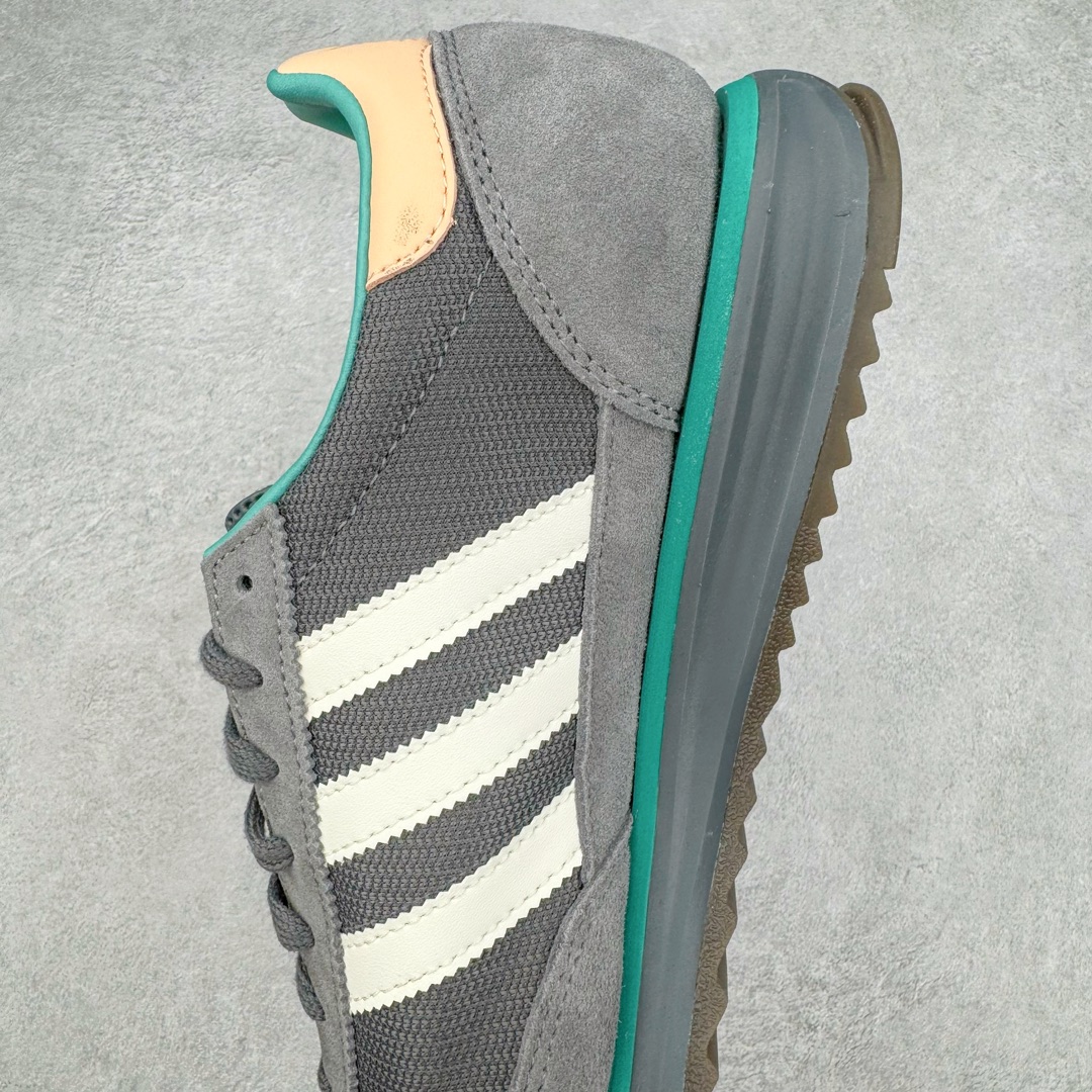 图片[7]-＃CS AD Wmns SL72 OG 系列德训足球风百搭低帮休闲运动板鞋 JI2484 采用高弹EVA+MODEL+RB三层组合底 区别市面RB一体大底 三层组合鞋底重量与原鞋一致 Originals 将有「T 头鞋」造型的诞生于 1972 年的 SL72 鞋款复刻带回 各位买鞋又有新选择了 1972 年 SL72 问世后 引领了后来阿迪达斯的跑鞋发展方向 其中「SL」代表了 Super Light 彰显了产品轻便的特性 1972 年 SL72 问世后 引领了后来阿迪达斯的跑鞋发展方向 其中「SL」代表了 Super Light 彰显了产品轻便的特性 这次 Originals 延续其轻质经典的基因 带来男女两款 SL72 男生款带来 SL72 RS 鞋型 RS 意为 Reshaped（重塑）鞋款在保留了经典的外观基础上 在尼龙材质里增加了填充物 使鞋型更加挺立和饱满 鞋头则更加圆润 鞋底的 EVA 材质则增加了鞋款的高度 女生款则带来 SL72 OG W 鞋型 OG 顾名思义则是致敬经典款式 相较于 RS（Reshaped）鞋款 鞋身更加纤细 其整体鞋身轮廓、线条、细节、材质上尊崇 70 年代 SL72 的设计 还原经典味道 尺码：36 36⅔ 37⅓ 38 38⅔ 39⅓ 40 40⅔ 41⅓ 42 42⅔ 43⅓ 44 44⅔ 45-选品中心