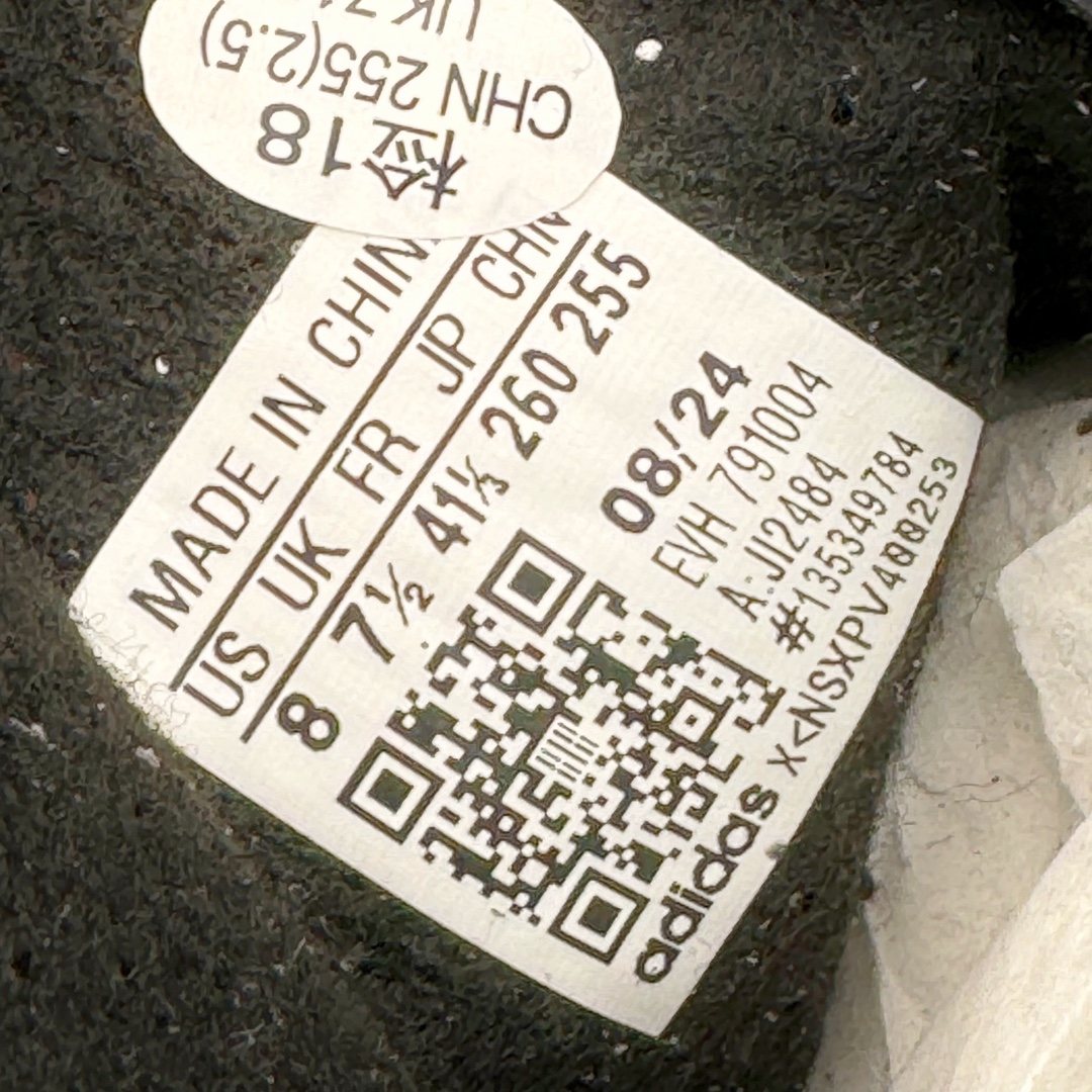 图片[19]-＃CS AD Wmns SL72 OG 系列德训足球风百搭低帮休闲运动板鞋 JI2484 采用高弹EVA+MODEL+RB三层组合底 区别市面RB一体大底 三层组合鞋底重量与原鞋一致 Originals 将有「T 头鞋」造型的诞生于 1972 年的 SL72 鞋款复刻带回 各位买鞋又有新选择了 1972 年 SL72 问世后 引领了后来阿迪达斯的跑鞋发展方向 其中「SL」代表了 Super Light 彰显了产品轻便的特性 1972 年 SL72 问世后 引领了后来阿迪达斯的跑鞋发展方向 其中「SL」代表了 Super Light 彰显了产品轻便的特性 这次 Originals 延续其轻质经典的基因 带来男女两款 SL72 男生款带来 SL72 RS 鞋型 RS 意为 Reshaped（重塑）鞋款在保留了经典的外观基础上 在尼龙材质里增加了填充物 使鞋型更加挺立和饱满 鞋头则更加圆润 鞋底的 EVA 材质则增加了鞋款的高度 女生款则带来 SL72 OG W 鞋型 OG 顾名思义则是致敬经典款式 相较于 RS（Reshaped）鞋款 鞋身更加纤细 其整体鞋身轮廓、线条、细节、材质上尊崇 70 年代 SL72 的设计 还原经典味道 尺码：36 36⅔ 37⅓ 38 38⅔ 39⅓ 40 40⅔ 41⅓ 42 42⅔ 43⅓ 44 44⅔ 45-选品中心