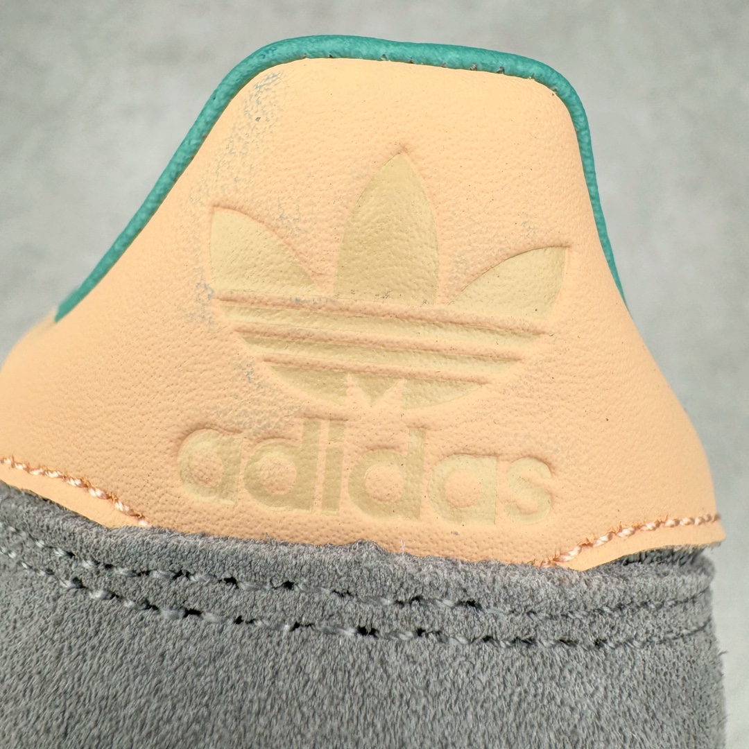 图片[10]-＃CS AD Wmns SL72 OG 系列德训足球风百搭低帮休闲运动板鞋 JI2484 采用高弹EVA+MODEL+RB三层组合底 区别市面RB一体大底 三层组合鞋底重量与原鞋一致 Originals 将有「T 头鞋」造型的诞生于 1972 年的 SL72 鞋款复刻带回 各位买鞋又有新选择了 1972 年 SL72 问世后 引领了后来阿迪达斯的跑鞋发展方向 其中「SL」代表了 Super Light 彰显了产品轻便的特性 1972 年 SL72 问世后 引领了后来阿迪达斯的跑鞋发展方向 其中「SL」代表了 Super Light 彰显了产品轻便的特性 这次 Originals 延续其轻质经典的基因 带来男女两款 SL72 男生款带来 SL72 RS 鞋型 RS 意为 Reshaped（重塑）鞋款在保留了经典的外观基础上 在尼龙材质里增加了填充物 使鞋型更加挺立和饱满 鞋头则更加圆润 鞋底的 EVA 材质则增加了鞋款的高度 女生款则带来 SL72 OG W 鞋型 OG 顾名思义则是致敬经典款式 相较于 RS（Reshaped）鞋款 鞋身更加纤细 其整体鞋身轮廓、线条、细节、材质上尊崇 70 年代 SL72 的设计 还原经典味道 尺码：36 36⅔ 37⅓ 38 38⅔ 39⅓ 40 40⅔ 41⅓ 42 42⅔ 43⅓ 44 44⅔ 45-选品中心