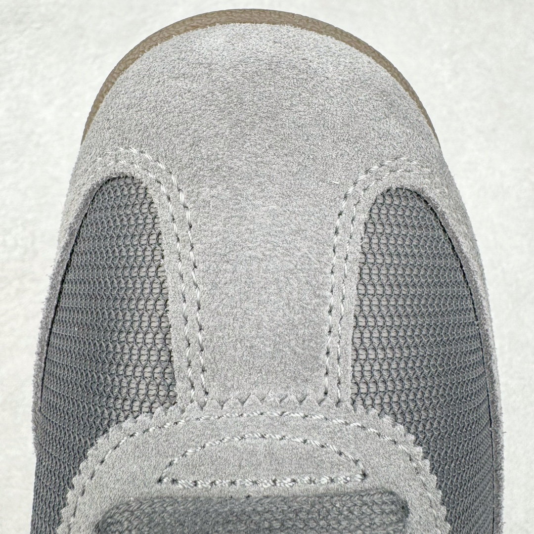 图片[15]-＃CS AD Wmns SL72 OG 系列德训足球风百搭低帮休闲运动板鞋 JI2484 采用高弹EVA+MODEL+RB三层组合底 区别市面RB一体大底 三层组合鞋底重量与原鞋一致 Originals 将有「T 头鞋」造型的诞生于 1972 年的 SL72 鞋款复刻带回 各位买鞋又有新选择了 1972 年 SL72 问世后 引领了后来阿迪达斯的跑鞋发展方向 其中「SL」代表了 Super Light 彰显了产品轻便的特性 1972 年 SL72 问世后 引领了后来阿迪达斯的跑鞋发展方向 其中「SL」代表了 Super Light 彰显了产品轻便的特性 这次 Originals 延续其轻质经典的基因 带来男女两款 SL72 男生款带来 SL72 RS 鞋型 RS 意为 Reshaped（重塑）鞋款在保留了经典的外观基础上 在尼龙材质里增加了填充物 使鞋型更加挺立和饱满 鞋头则更加圆润 鞋底的 EVA 材质则增加了鞋款的高度 女生款则带来 SL72 OG W 鞋型 OG 顾名思义则是致敬经典款式 相较于 RS（Reshaped）鞋款 鞋身更加纤细 其整体鞋身轮廓、线条、细节、材质上尊崇 70 年代 SL72 的设计 还原经典味道 尺码：36 36⅔ 37⅓ 38 38⅔ 39⅓ 40 40⅔ 41⅓ 42 42⅔ 43⅓ 44 44⅔ 45-选品中心