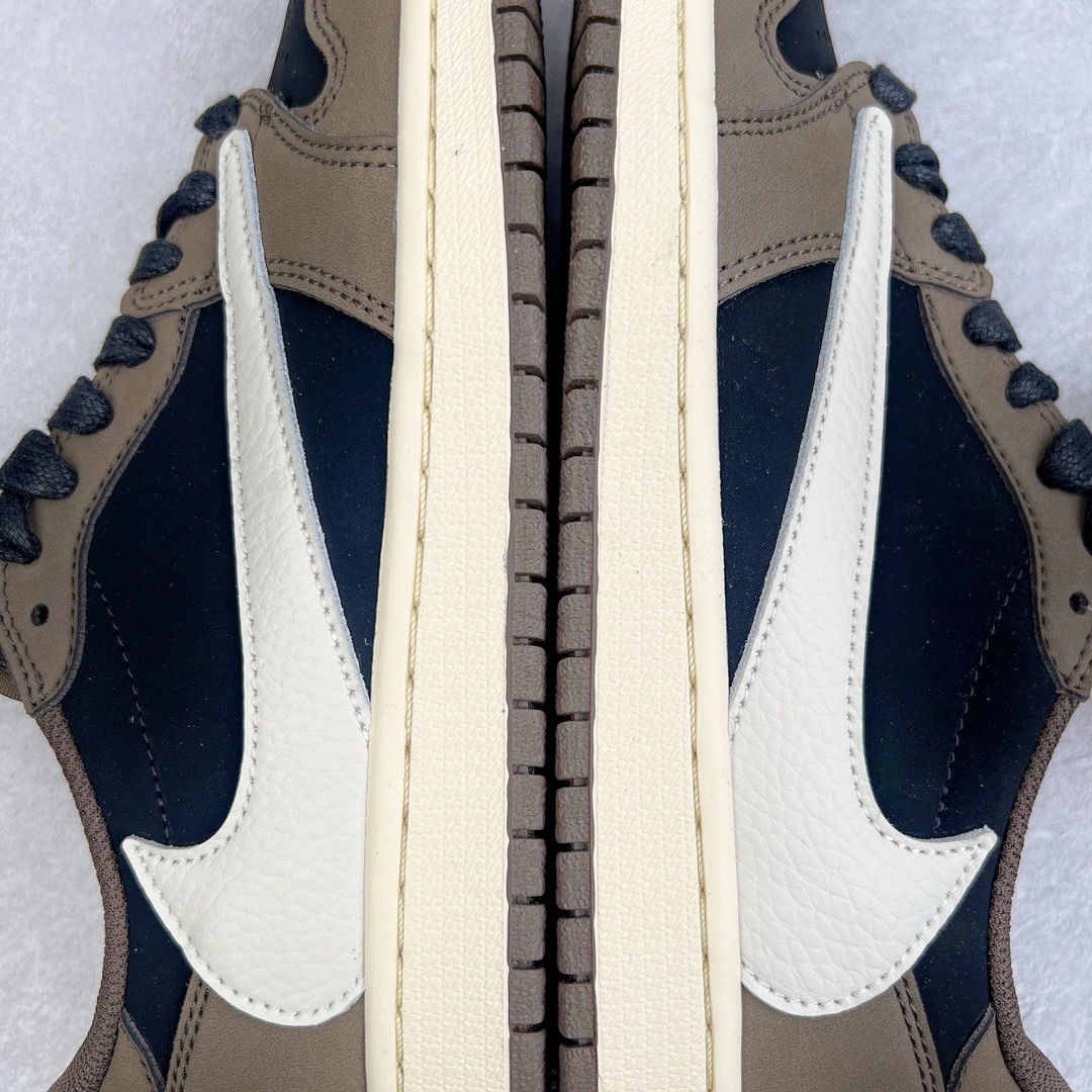 图片[13]-＃KZ神版福利回馈 Travis Scott x Air Jordan AJ1 Low OG SP TS联名深棕倒钩低帮 CQ4277-001 毫无疑问市场中端王者 耗时半年巨作 全套原纸板楦头开发 确保原汁原味 完美呈现倒钩版型 原档案转印油墨一体 东莞原厂磨具大底独家尺码35.5 48.5 一码一磨具拒绝假半码 此版本只针对中端市场 皮料材质有所更替 其他数据细节工艺流程均保持一致 绝不口嗨 细节品控鞋型随意秒杀市面3XX 4XX 原盒原配 外盒透明胶套 内侧字体 工整带凹凸感 原厂拉帮工艺 针距密度一致 后跟弧度收口自然不对折 极致一眼正品既视感 进口玻璃冲刀皮料裁剪零毛边 承诺百分百一致原鞋 全鞋电脑针车工艺 进口港宝加持 后跟自然饱满 全鞋荧光划线卡点 追求极致完美 每一双都是工艺品 多重QC质检 超越公司货的品控标准 实实在在的免检产品 尺码：35.5 36 36.5 37.5 38 38.5 39 40 40.5 41 42 42.5 43 44 44.5 45 46 47.5 48.5-选品中心