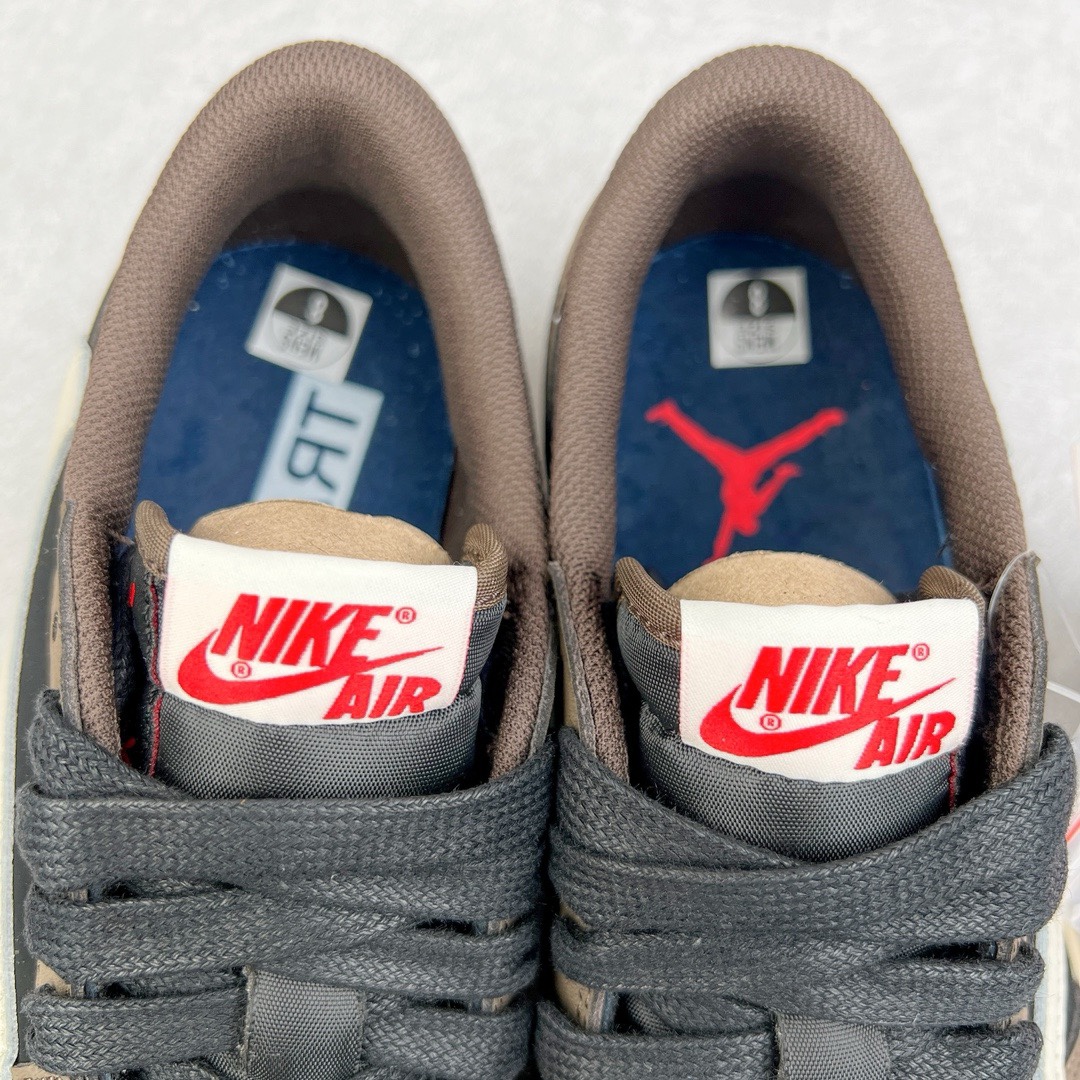 图片[11]-＃KZ神版福利回馈 Travis Scott x Air Jordan AJ1 Low OG SP TS联名深棕倒钩低帮 CQ4277-001 毫无疑问市场中端王者 耗时半年巨作 全套原纸板楦头开发 确保原汁原味 完美呈现倒钩版型 原档案转印油墨一体 东莞原厂磨具大底独家尺码35.5 48.5 一码一磨具拒绝假半码 此版本只针对中端市场 皮料材质有所更替 其他数据细节工艺流程均保持一致 绝不口嗨 细节品控鞋型随意秒杀市面3XX 4XX 原盒原配 外盒透明胶套 内侧字体 工整带凹凸感 原厂拉帮工艺 针距密度一致 后跟弧度收口自然不对折 极致一眼正品既视感 进口玻璃冲刀皮料裁剪零毛边 承诺百分百一致原鞋 全鞋电脑针车工艺 进口港宝加持 后跟自然饱满 全鞋荧光划线卡点 追求极致完美 每一双都是工艺品 多重QC质检 超越公司货的品控标准 实实在在的免检产品 尺码：35.5 36 36.5 37.5 38 38.5 39 40 40.5 41 42 42.5 43 44 44.5 45 46 47.5 48.5-选品中心