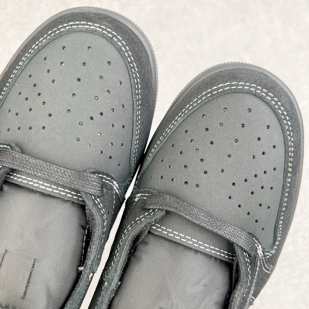 图片[18]-＃KZ神版福利回馈 Travis Scott x Air Jordan AJ1 Low OG TS联名黑武士倒钩4.0低帮 DM7866-001 毫无疑问市场中端王者 耗时半年巨作 全套原纸板楦头开发 确保原汁原味 完美呈现倒钩版型 原档案转印油墨一体 东莞原厂磨具大底独家尺码35.5 48.5 一码一磨具拒绝假半码 此版本只针对中端市场 皮料材质有所更替 其他数据细节工艺流程均保持一致 绝不口嗨 细节品控鞋型随意秒杀市面3XX 4XX 原盒原配 外盒透明胶套 内侧字体 工整带凹凸感 原厂拉帮工艺 针距密度一致 后跟弧度收口自然不对折 极致一眼正品既视感 进口玻璃冲刀皮料裁剪零毛边 承诺百分百一致原鞋 全鞋电脑针车工艺 进口港宝加持 后跟自然饱满 全鞋荧光划线卡点 追求极致完美 每一双都是工艺品 多重QC质检 超越公司货的品控标准 实实在在的免检产品 尺码：35.5 36 36.5 37.5 38 38.5 39 40 40.5 41 42 42.5 43 44 44.5 45 46 47.5 48.5-选品中心