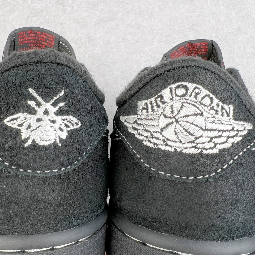 图片[14]-＃KZ神版福利回馈 Travis Scott x Air Jordan AJ1 Low OG TS联名黑武士倒钩4.0低帮 DM7866-001 毫无疑问市场中端王者 耗时半年巨作 全套原纸板楦头开发 确保原汁原味 完美呈现倒钩版型 原档案转印油墨一体 东莞原厂磨具大底独家尺码35.5 48.5 一码一磨具拒绝假半码 此版本只针对中端市场 皮料材质有所更替 其他数据细节工艺流程均保持一致 绝不口嗨 细节品控鞋型随意秒杀市面3XX 4XX 原盒原配 外盒透明胶套 内侧字体 工整带凹凸感 原厂拉帮工艺 针距密度一致 后跟弧度收口自然不对折 极致一眼正品既视感 进口玻璃冲刀皮料裁剪零毛边 承诺百分百一致原鞋 全鞋电脑针车工艺 进口港宝加持 后跟自然饱满 全鞋荧光划线卡点 追求极致完美 每一双都是工艺品 多重QC质检 超越公司货的品控标准 实实在在的免检产品 尺码：35.5 36 36.5 37.5 38 38.5 39 40 40.5 41 42 42.5 43 44 44.5 45 46 47.5 48.5-选品中心