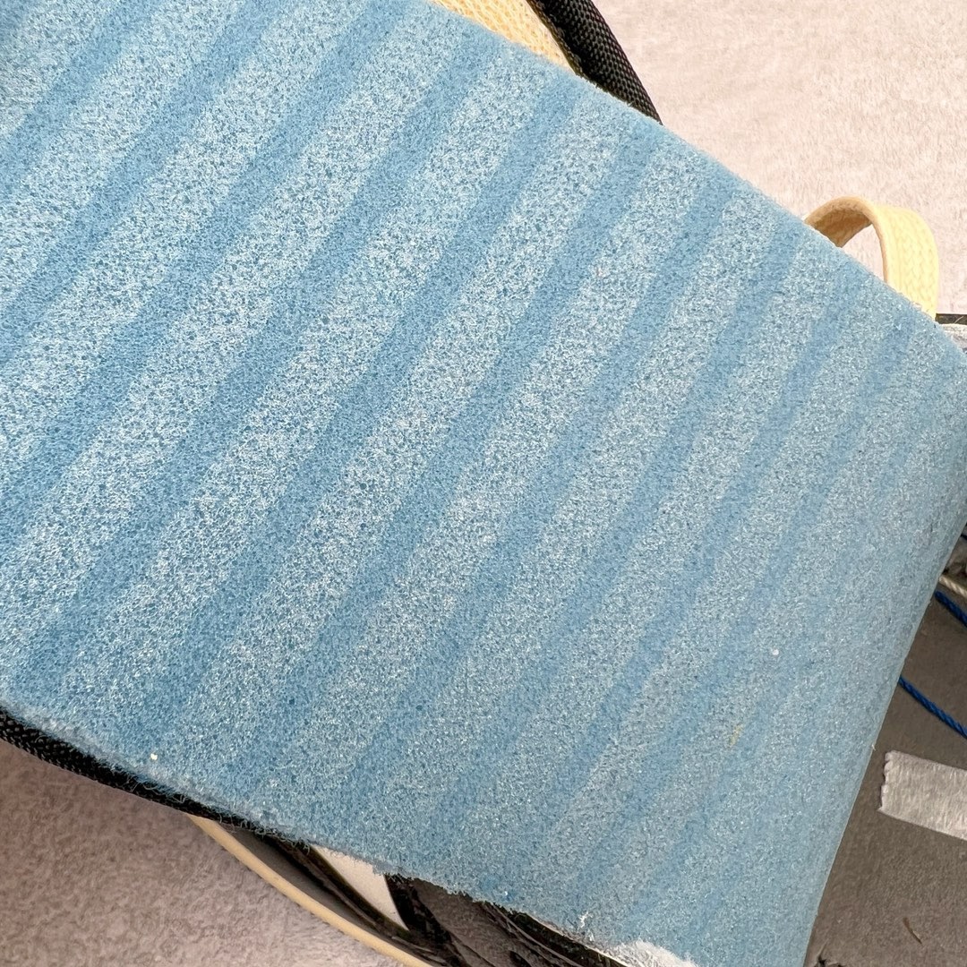 图片[17]-＃KZ神版特价 Travis Scott x Fragment x Air Jordan AJ1 Low OG SP 三方联名闪电倒钩低帮 DM7866-140 毫无疑问市场中端王者 耗时半年巨作 全套原纸板楦头开发 确保原汁原味 完美呈现倒钩版型 原档案转印油墨一体 东莞原厂磨具大底独家尺码35.5 48.5 一码一磨具拒绝假半码 此版本只针对中端市场 皮料材质有所更替 其他数据细节工艺流程均保持一致 绝不口嗨 细节品控鞋型随意秒杀市面3XX 4XX 原盒原配 外盒透明胶套 内侧字体 工整带凹凸感 原厂拉帮工艺 针距密度一致 后跟弧度收口自然不对折 极致一眼正品既视感 进口玻璃冲刀皮料裁剪零毛边 承诺百分百一致原鞋 全鞋电脑针车工艺 进口港宝加持 后跟自然饱满 全鞋荧光划线卡点 追求极致完美 每一双都是工艺品 多重QC质检 超越公司货的品控标准 实实在在的免检产品 尺码：35.5 36 36.5 37.5 38 38.5 39 40 40.5 41 42 42.5 43 44 44.5 45 46 47.5 48.5-选品中心