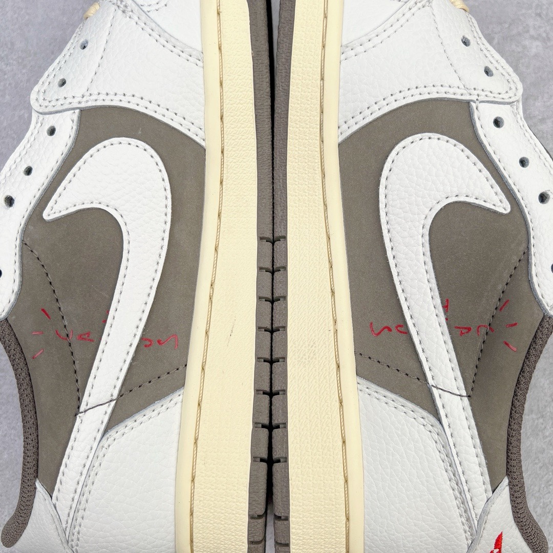 图片[12]-＃KZ神版福利回馈 Travis Scott x Air Jordan AJ1 Low OG SP TS联名白棕倒钩低帮 DM7866-162 毫无疑问市场中端王者 耗时半年巨作 全套原纸板楦头开发 确保原汁原味 完美呈现倒钩版型 原档案转印油墨一体 东莞原厂磨具大底独家尺码35.5 48.5 一码一磨具拒绝假半码 此版本只针对中端市场 皮料材质有所更替 其他数据细节工艺流程均保持一致 绝不口嗨 细节品控鞋型随意秒杀市面3XX 4XX 原盒原配 外盒透明胶套 内侧字体 工整带凹凸感 原厂拉帮工艺 针距密度一致 后跟弧度收口自然不对折 极致一眼正品既视感 进口玻璃冲刀皮料裁剪零毛边 承诺百分百一致原鞋 全鞋电脑针车工艺 进口港宝加持 后跟自然饱满 全鞋荧光划线卡点 追求极致完美 每一双都是工艺品 多重QC质检 超越公司货的品控标准 实实在在的免检产品 尺码：35.5 36 36.5 37.5 38 38.5 39 40 40.5 41 42 42.5 43 44 44.5 45 46 47.5 48.5-选品中心
