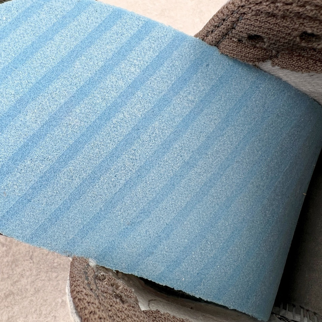 图片[18]-＃KZ神版福利回馈 Travis Scott x Air Jordan AJ1 Low OG SP TS联名白棕倒钩低帮 DM7866-162 毫无疑问市场中端王者 耗时半年巨作 全套原纸板楦头开发 确保原汁原味 完美呈现倒钩版型 原档案转印油墨一体 东莞原厂磨具大底独家尺码35.5 48.5 一码一磨具拒绝假半码 此版本只针对中端市场 皮料材质有所更替 其他数据细节工艺流程均保持一致 绝不口嗨 细节品控鞋型随意秒杀市面3XX 4XX 原盒原配 外盒透明胶套 内侧字体 工整带凹凸感 原厂拉帮工艺 针距密度一致 后跟弧度收口自然不对折 极致一眼正品既视感 进口玻璃冲刀皮料裁剪零毛边 承诺百分百一致原鞋 全鞋电脑针车工艺 进口港宝加持 后跟自然饱满 全鞋荧光划线卡点 追求极致完美 每一双都是工艺品 多重QC质检 超越公司货的品控标准 实实在在的免检产品 尺码：35.5 36 36.5 37.5 38 38.5 39 40 40.5 41 42 42.5 43 44 44.5 45 46 47.5 48.5-选品中心